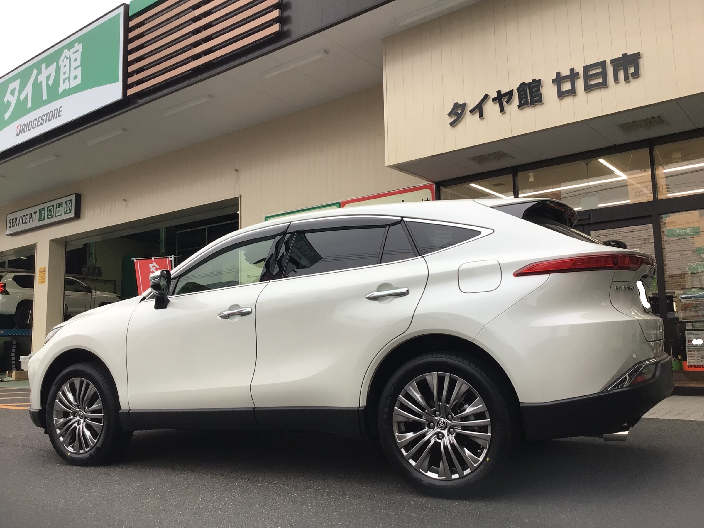 トヨタ　ハリアー　夏タイヤ　アレンザ　LX１００　タイヤ館廿日市