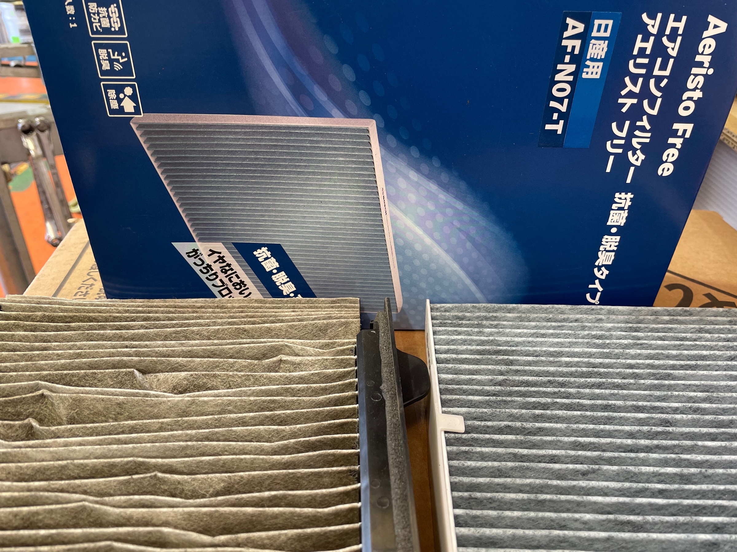 日産 ノート エアコンフィルター交換 日産 ノート メンテナンス商品 カー用品取付 > エアコンフィルター交換 取り付け事例