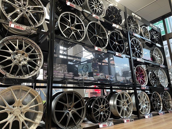 BBS LM 期間限定色が登場！ 光によって様々な表情を見せる