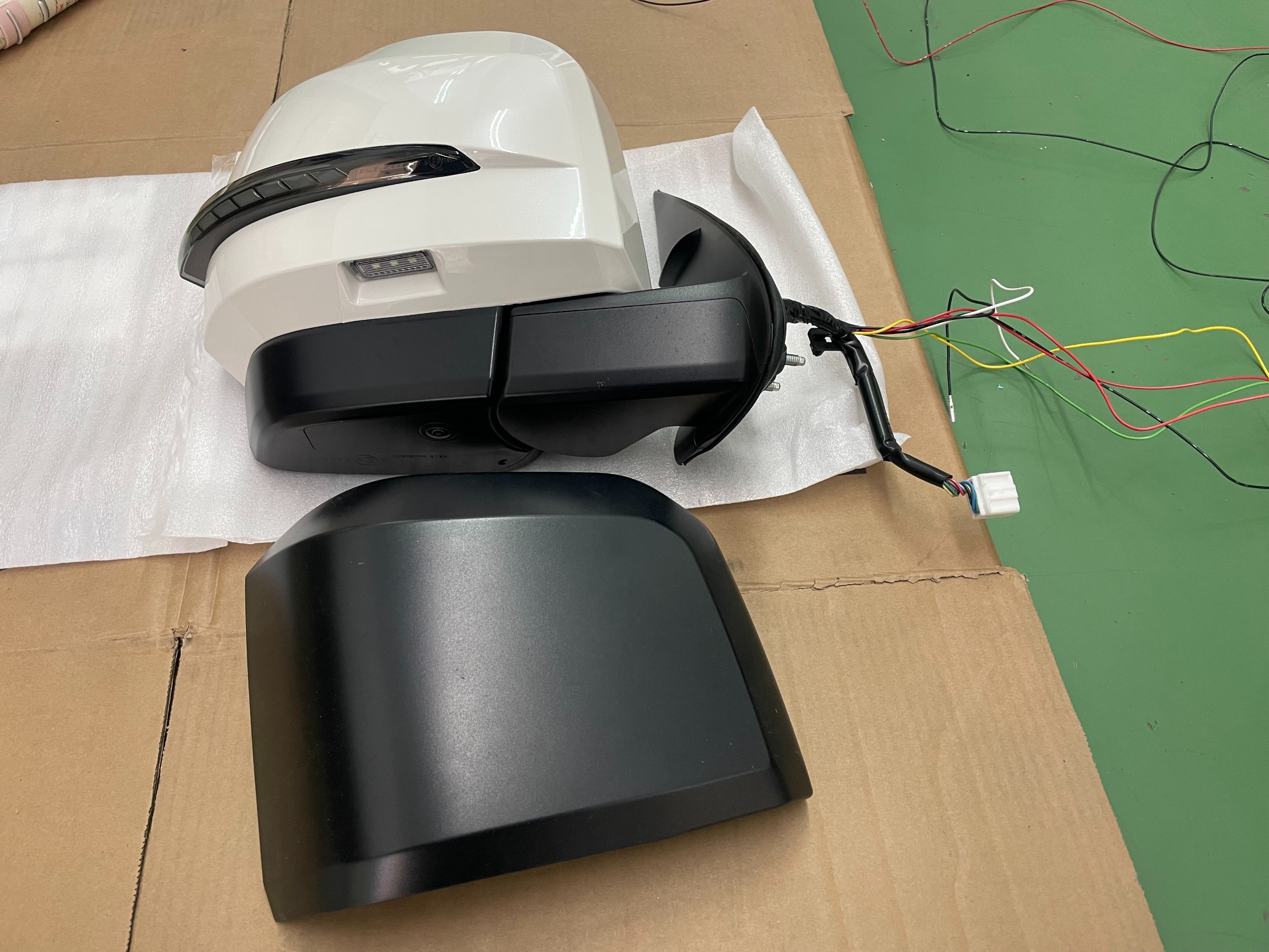 6型ハイエース・シーケンシャルドアミラーウインカーお取り付け 6型ハイエース・シーケンシャルドアミラーウインカーお取り付け