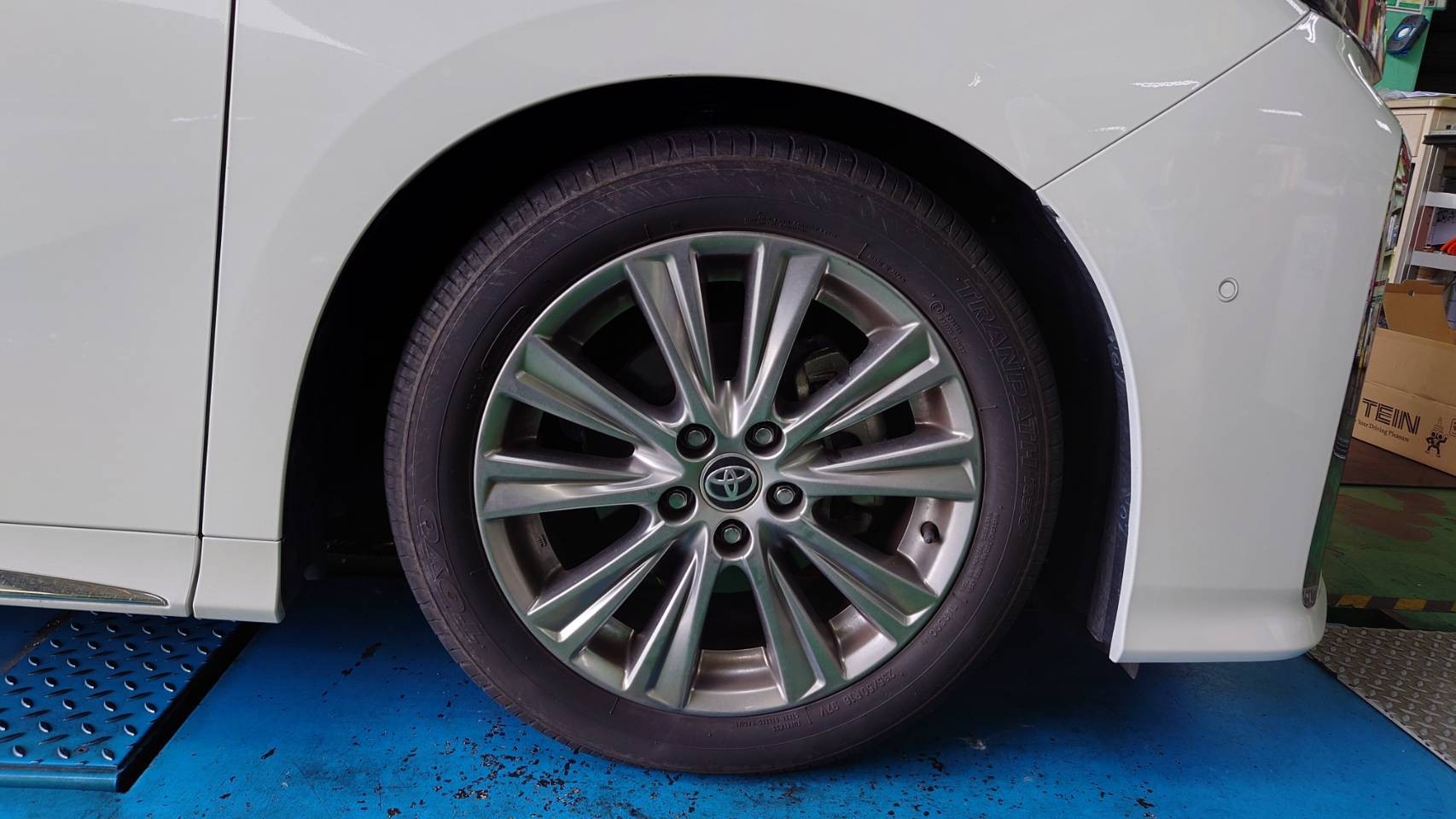 TEIN RX1 車高調キット30アルファード 後期 30アルファードにテイン車高調[TEIN RX1 with EDFC]を装着しました