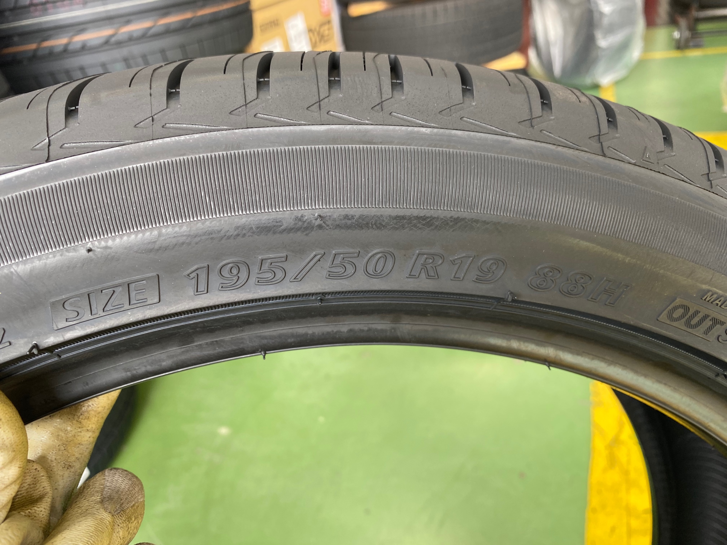 新型プリウス用 エコピアNH200 195/50R19 入荷しました！！ | タイヤ