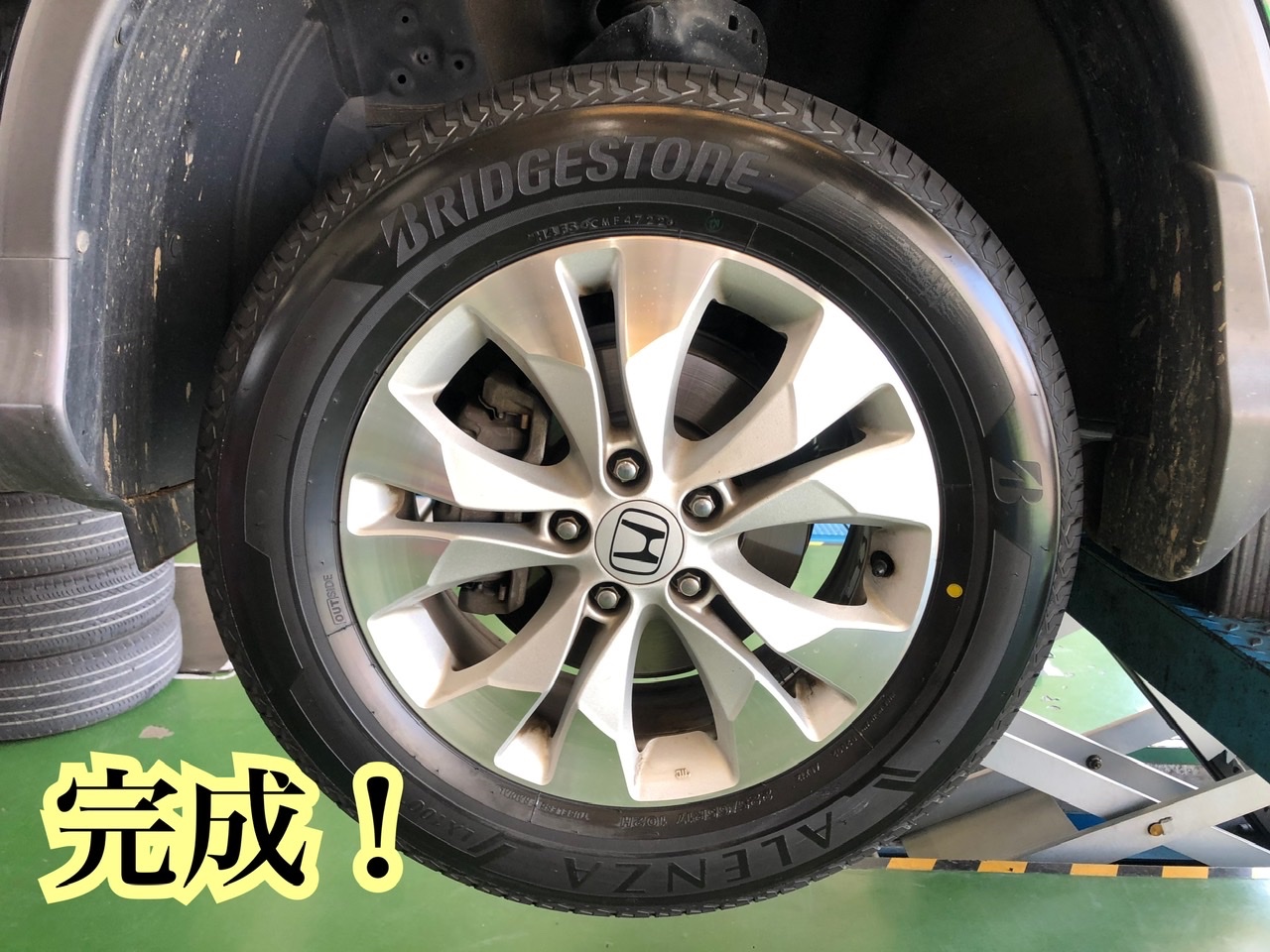 ホンダ CRVのタイヤ交換！ ホンダ CRV タイヤ タイヤ・ホイール関連 > タイヤ・ホイール交換 サービス事例 タイヤ館