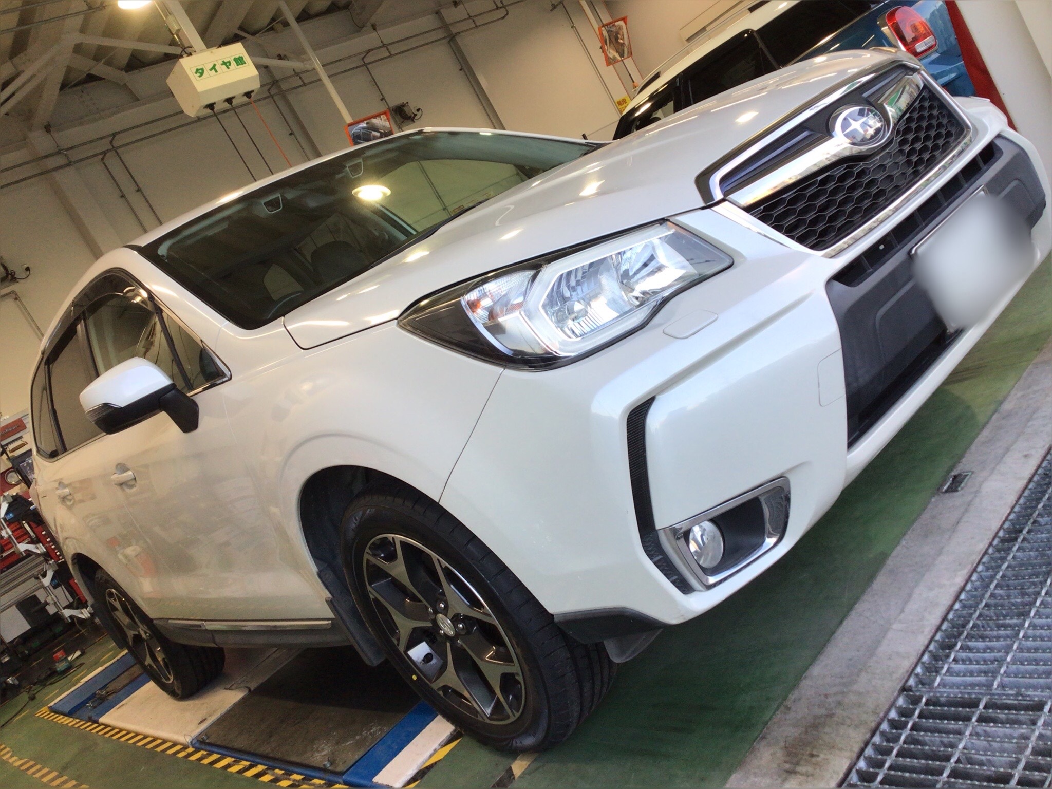 SUV【スバル フォレスター】タイヤ交換+アライメント調整+ヘッドライト