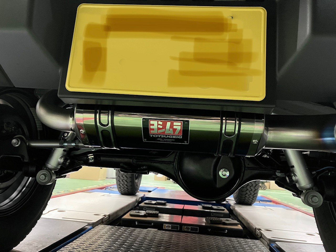 JB64ジムニーにAPIO×YOSHIMURAコラボマフラー！ | 店舗おススメ