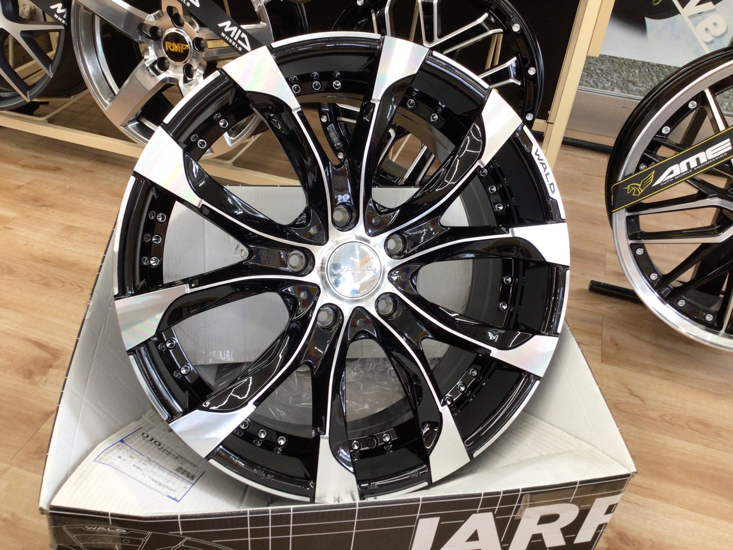 ランクル200】ホイール在庫有ります！WALD 22インチ 1セット限定