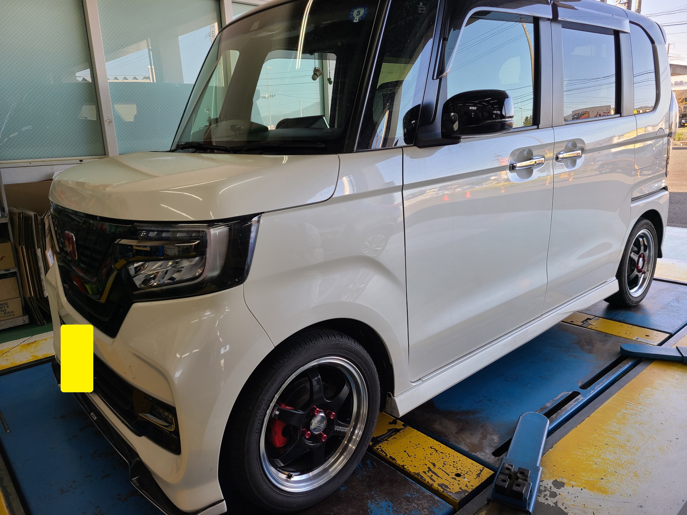 N-BOXカスタム』に『tanabe』車高調装着！ | ホンダ N-BOXカスタム