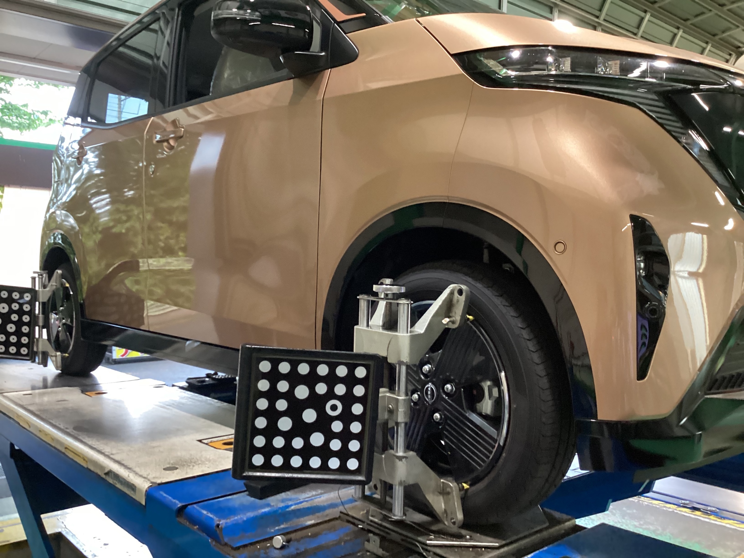 日産『サクラ』アライメント調整 | 店舗おススメ情報 | タイヤ館 上尾