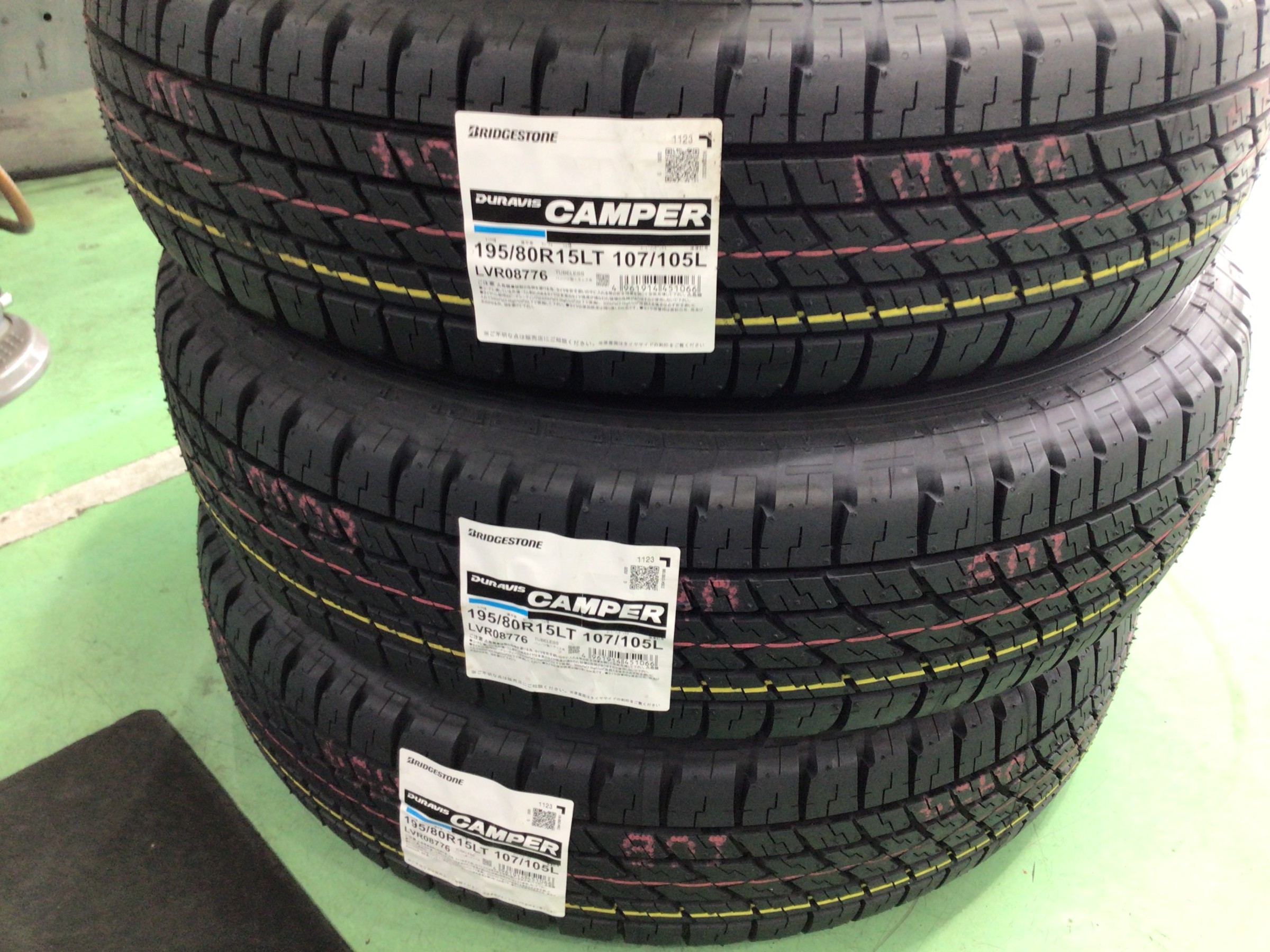 +さん専用ハイエース用 デュラヴィスキャンパー車検対応 195/80R15 ブリヂストンのキャンピングカー専用タイヤ！？「トヨタ ハイエース