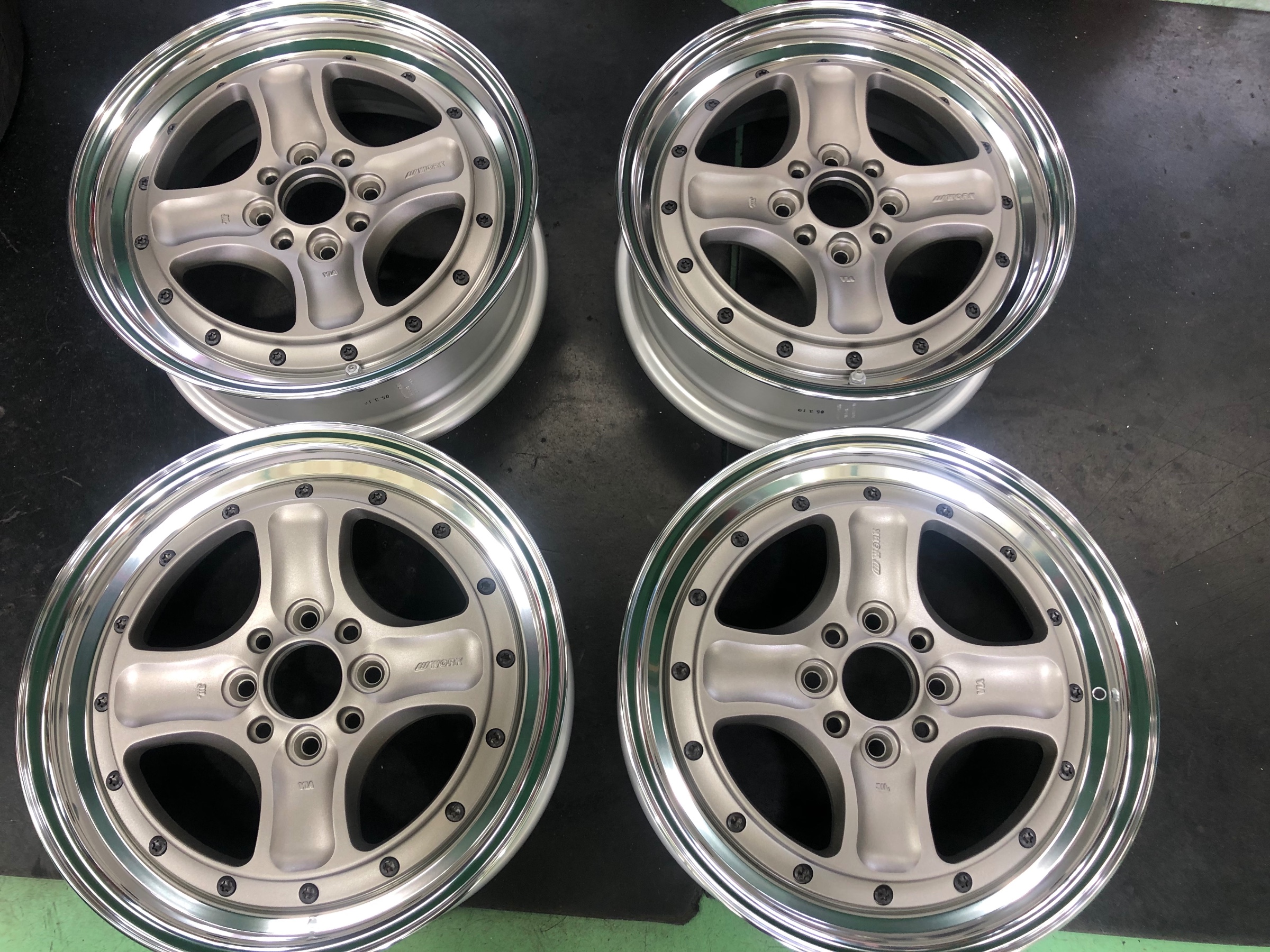 WORK Equip40 ブルットシルバーカラー15インチ入荷♪ | 店舗お