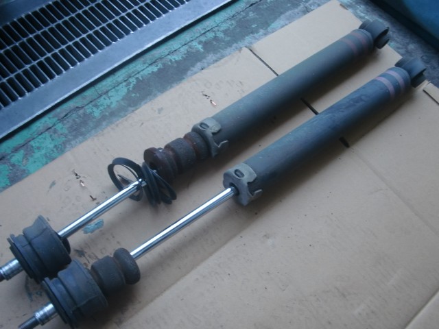 ACR50W型エスティマ、ショックアブソーバーのリフレッシュ交換