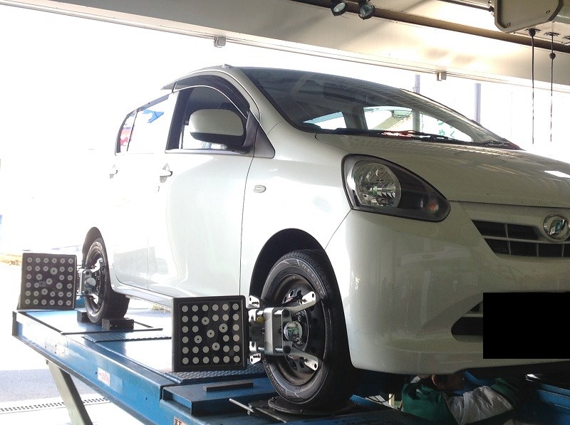 ダイハツ　ミライース