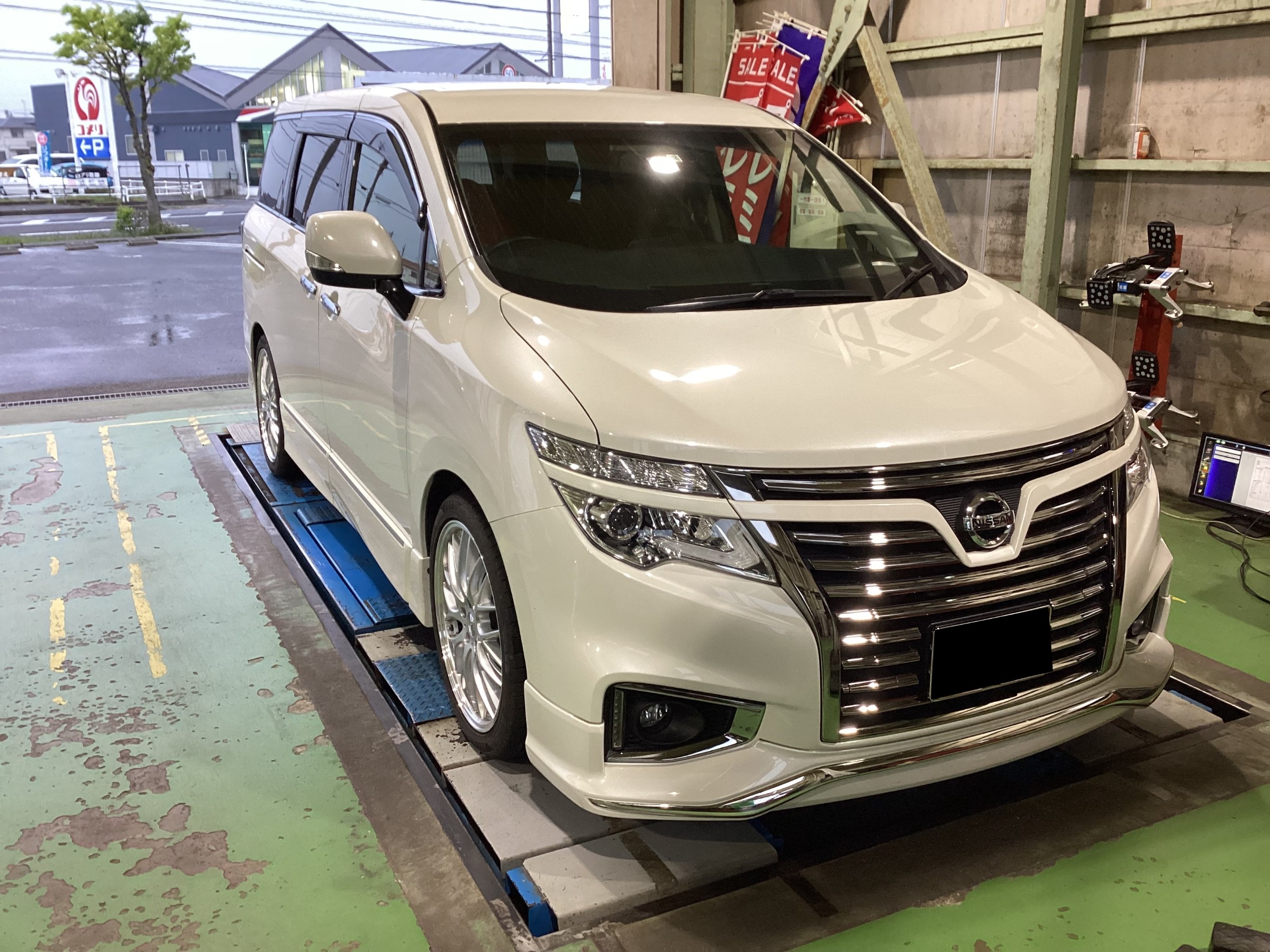 ニッサン エルグランド ダウンサス取付   日産 エルグランド