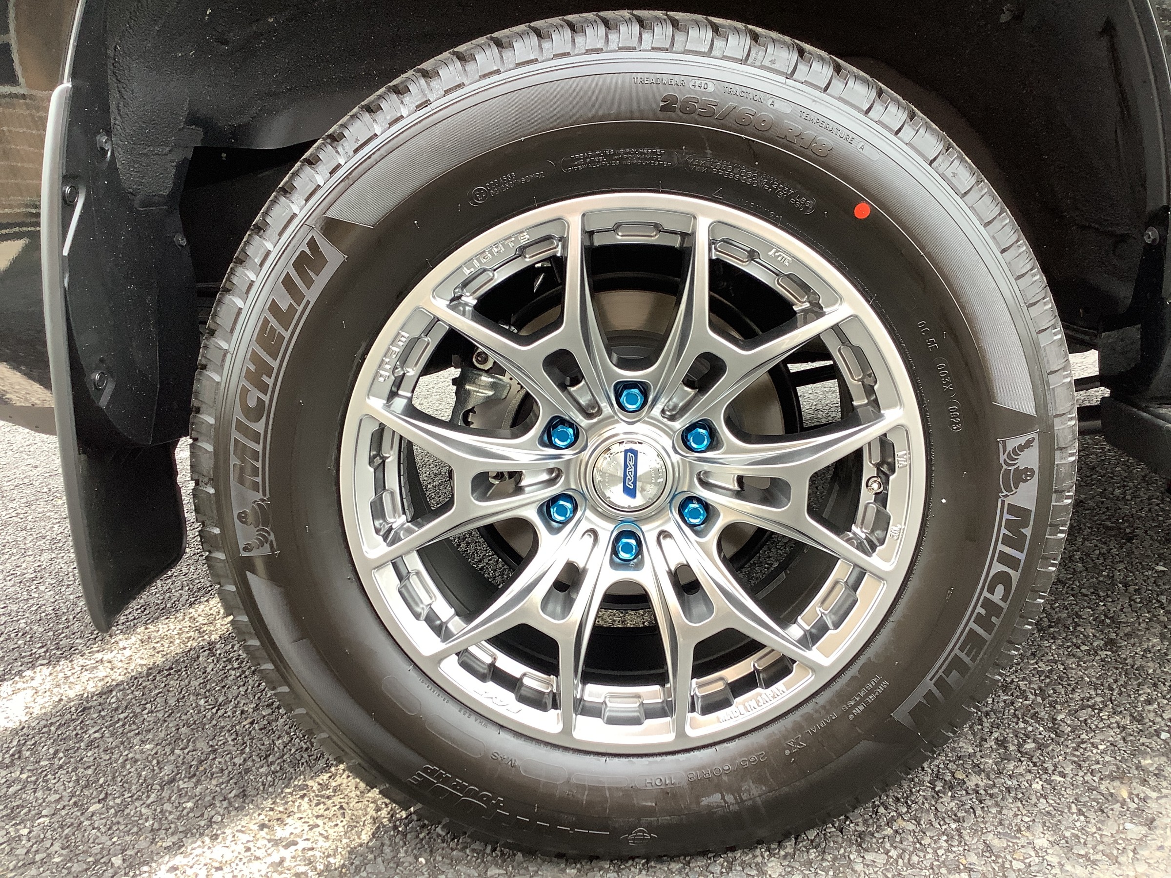 150型ランドクルーザープラド Matt Black Edition、ホイール交換