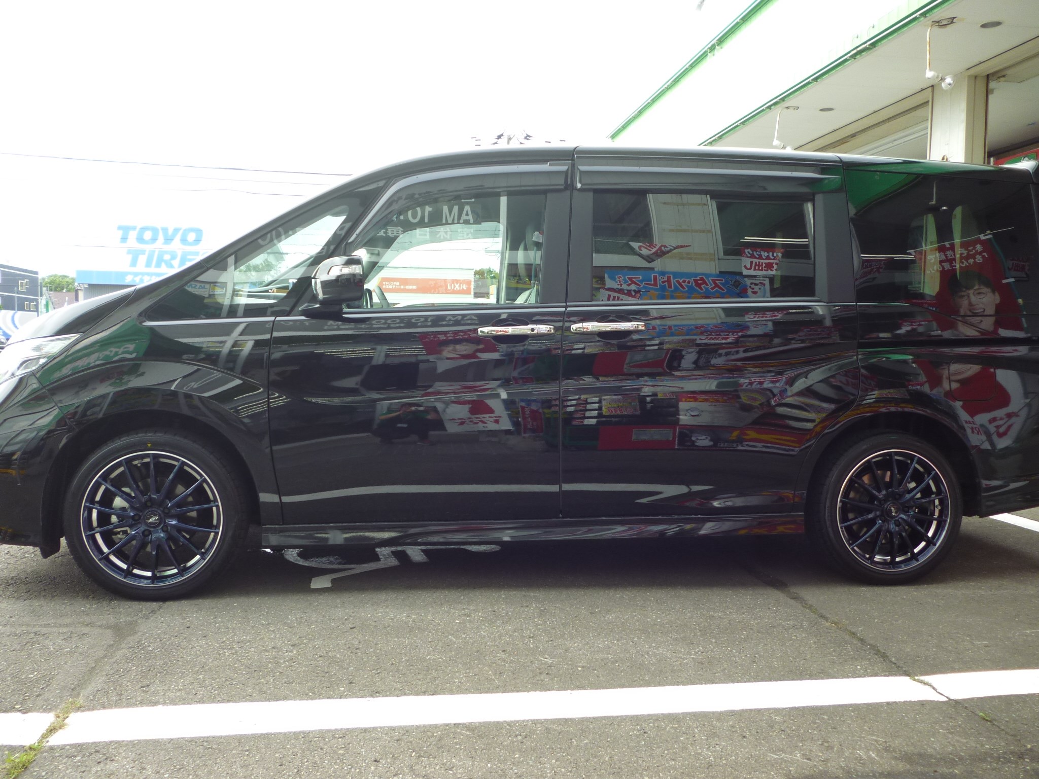 ステップワゴンスパーダ ｖｅｒｔｅｃ ｏｎｅ ロングビーク １８インチホイール スタッフ日記 タイヤ館 千歳 タイヤからはじまる トータルカーメンテナンス タイヤ館グループ