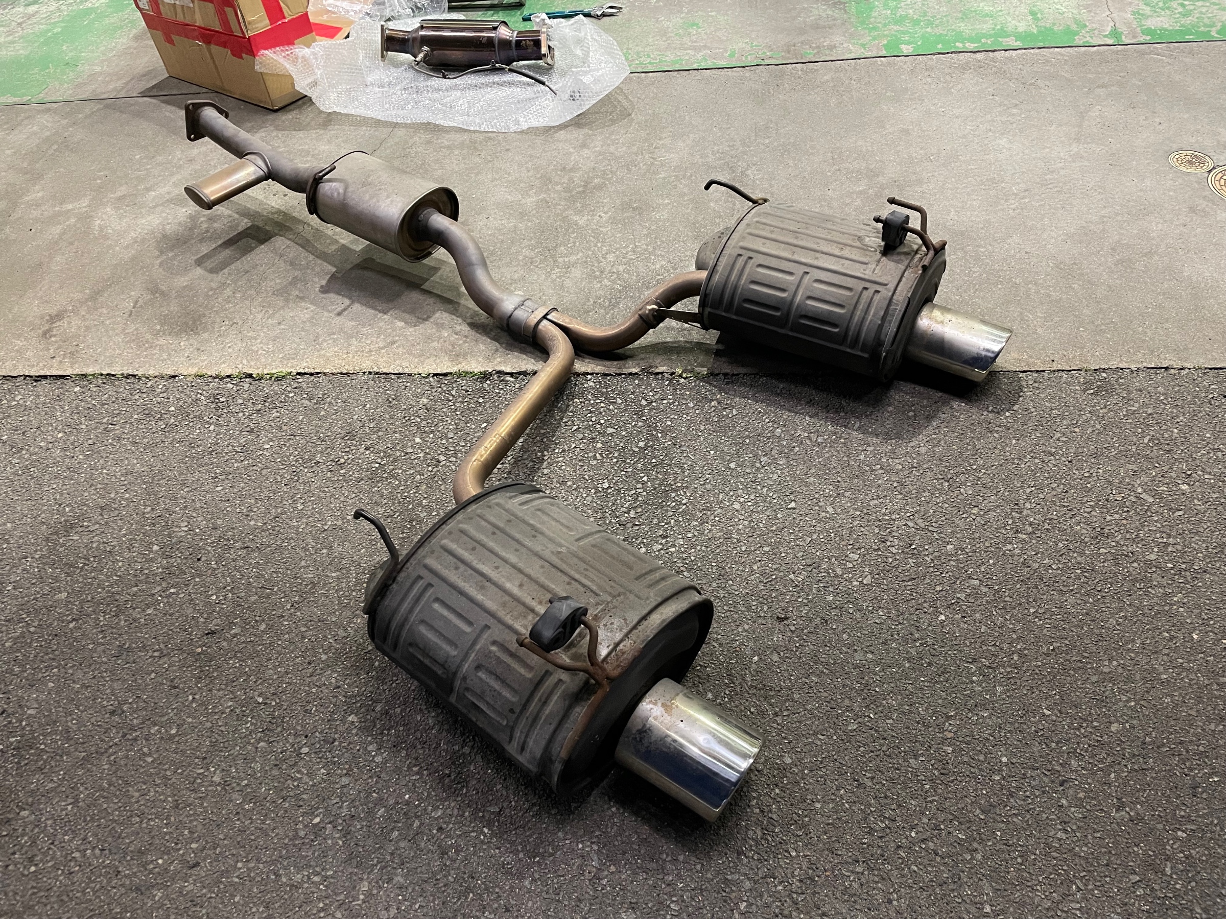 AP2型S2000タイプS マフラー交換で更なるサウンドを求めて AP2型S2000タイプS マフラー交換で更なるサウンドを求めて
