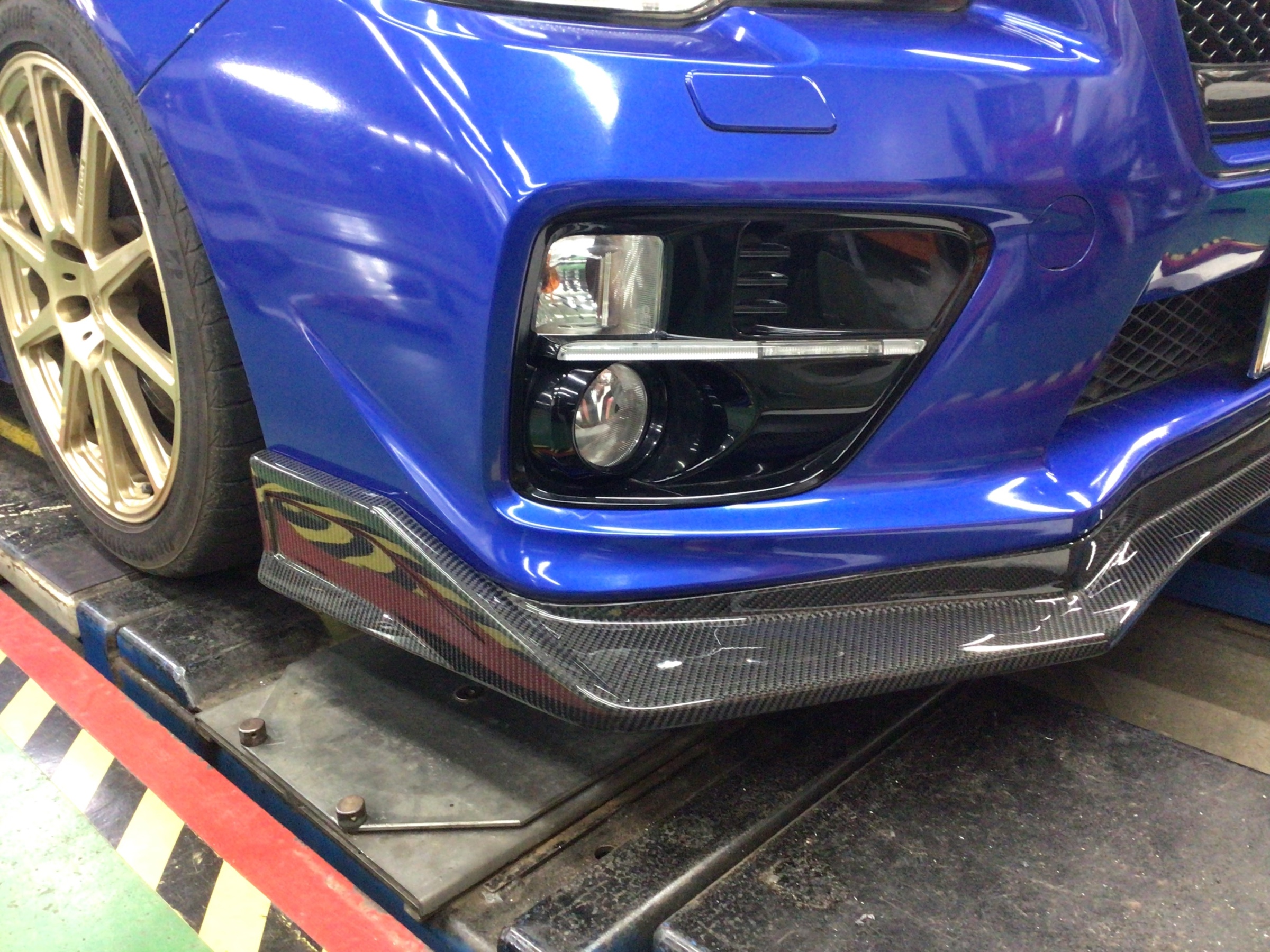 スバル・WRX STI(VAB)〜フロントリップ取付(近藤