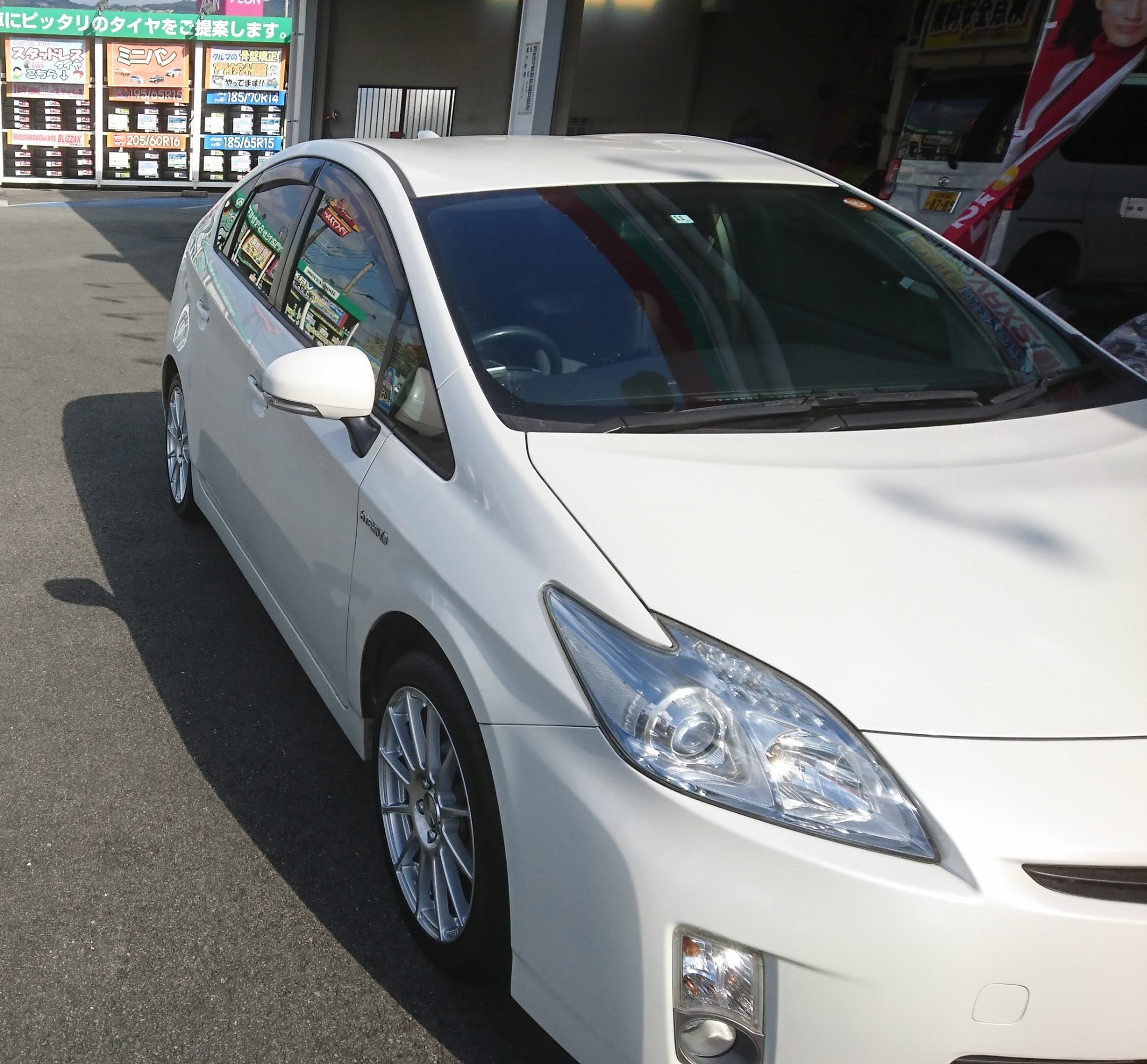 30プリウス エンケイpf03 ホイール取り付け サービス事例 タイヤ館 佐賀大和インター タイヤからはじまる トータルカーメンテナンス タイヤ館グループ