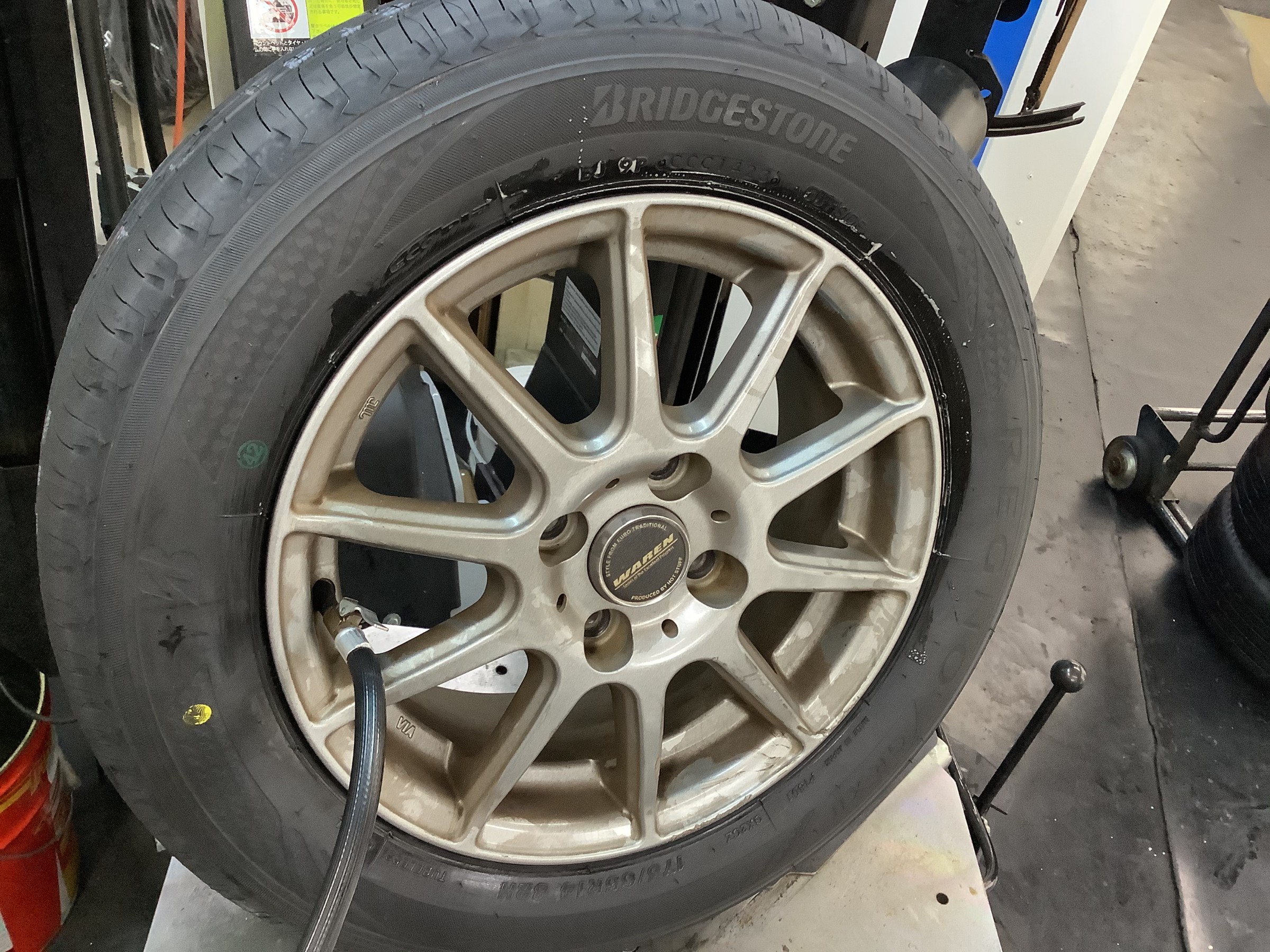 ンダ　フィット　タイヤ交換　175/65R14　レグノGR-XⅡ