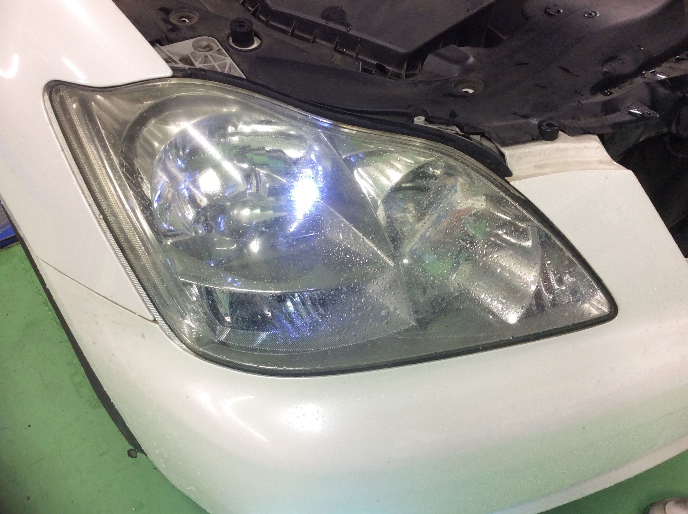 トヨタ クラウン Grs180 ポジションランプの交換を行いました トヨタ クラウン その他 パーツ取付 各種用品取付 サービス事例 タイヤ館 土浦北インター 茨城県のタイヤ カー用品ショップ タイヤからはじまる トータルカーメンテナンス タイヤ館グループ