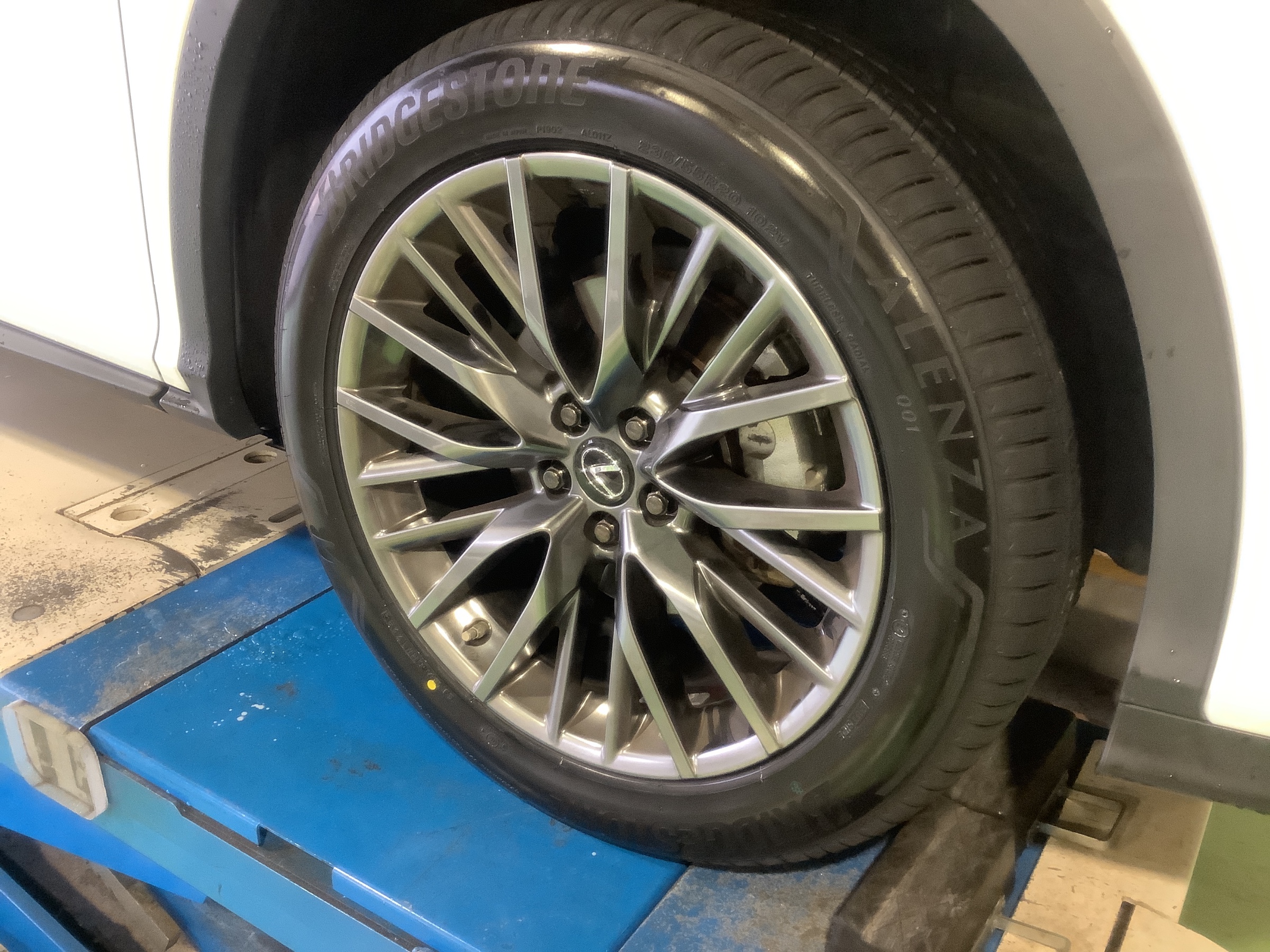 LEXUS - RX - タイヤ交換 235/55R20 アレンザ001 | 店舗おススメ情報