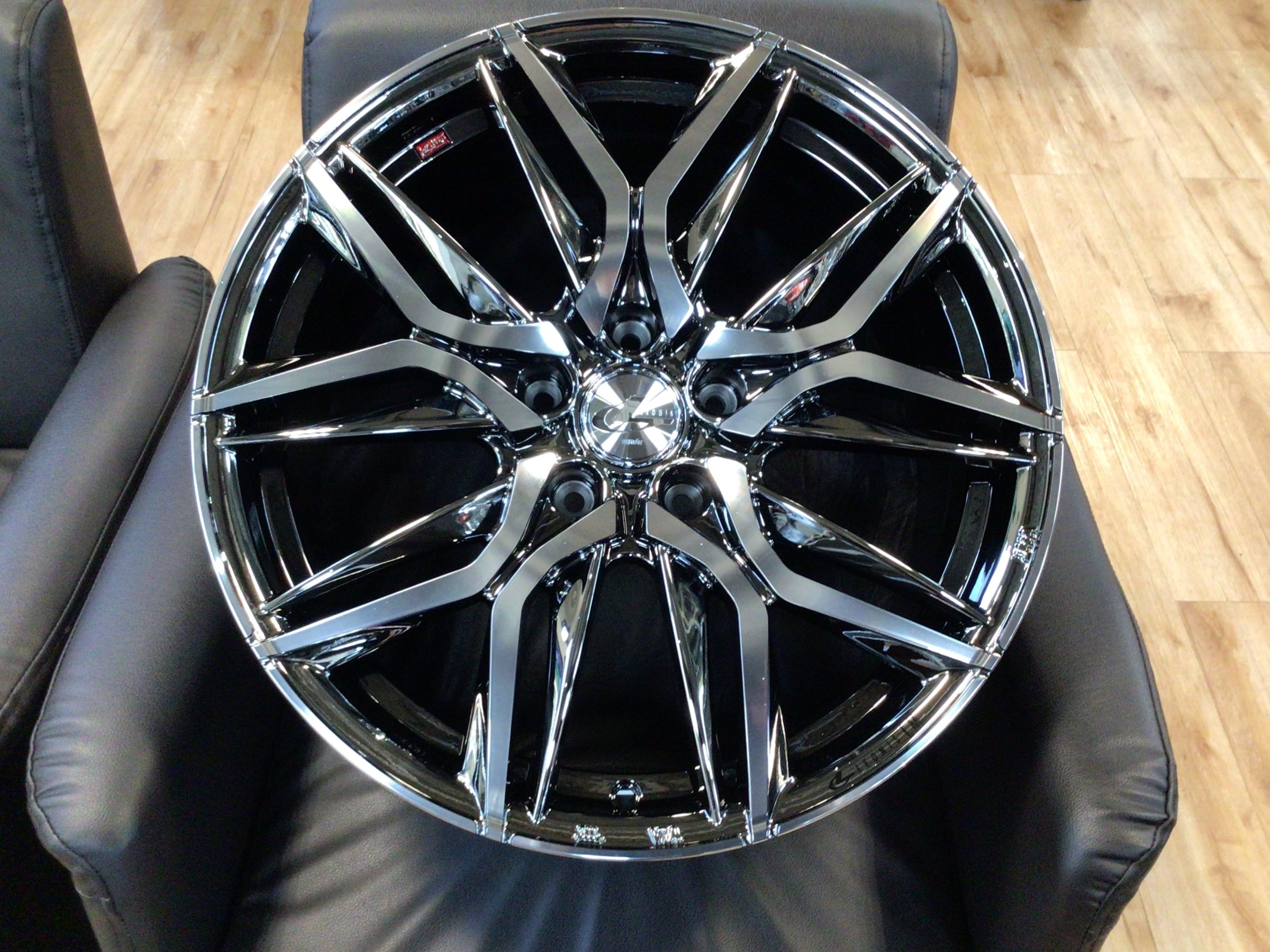 展示ホイール入荷案内「LEONIS LM」BMCMCカラー | 店舗おススメ情報