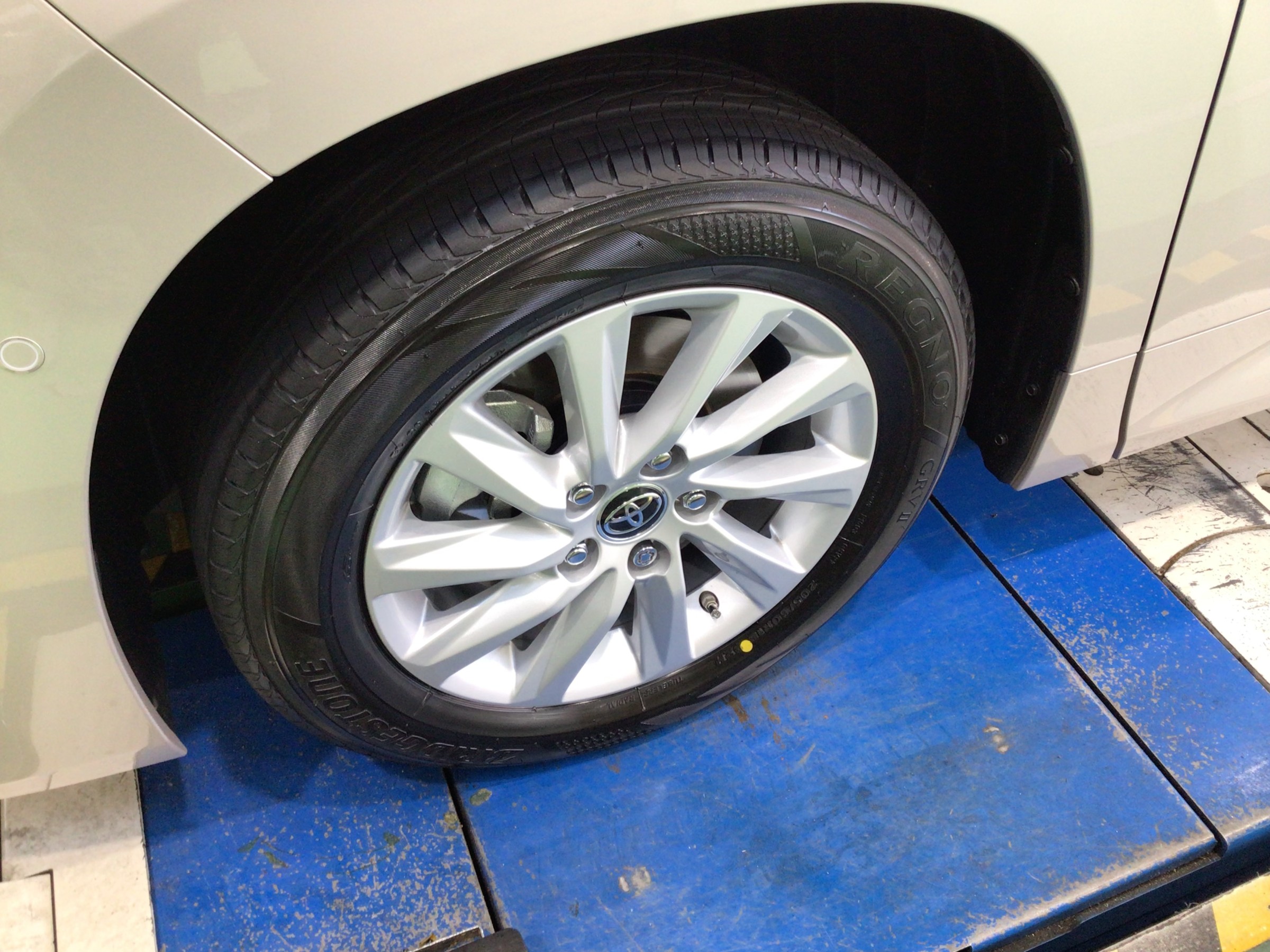 より上質で快適な車内空間へ...【REGNO GRVⅡ 205/60R16】を「トヨタ