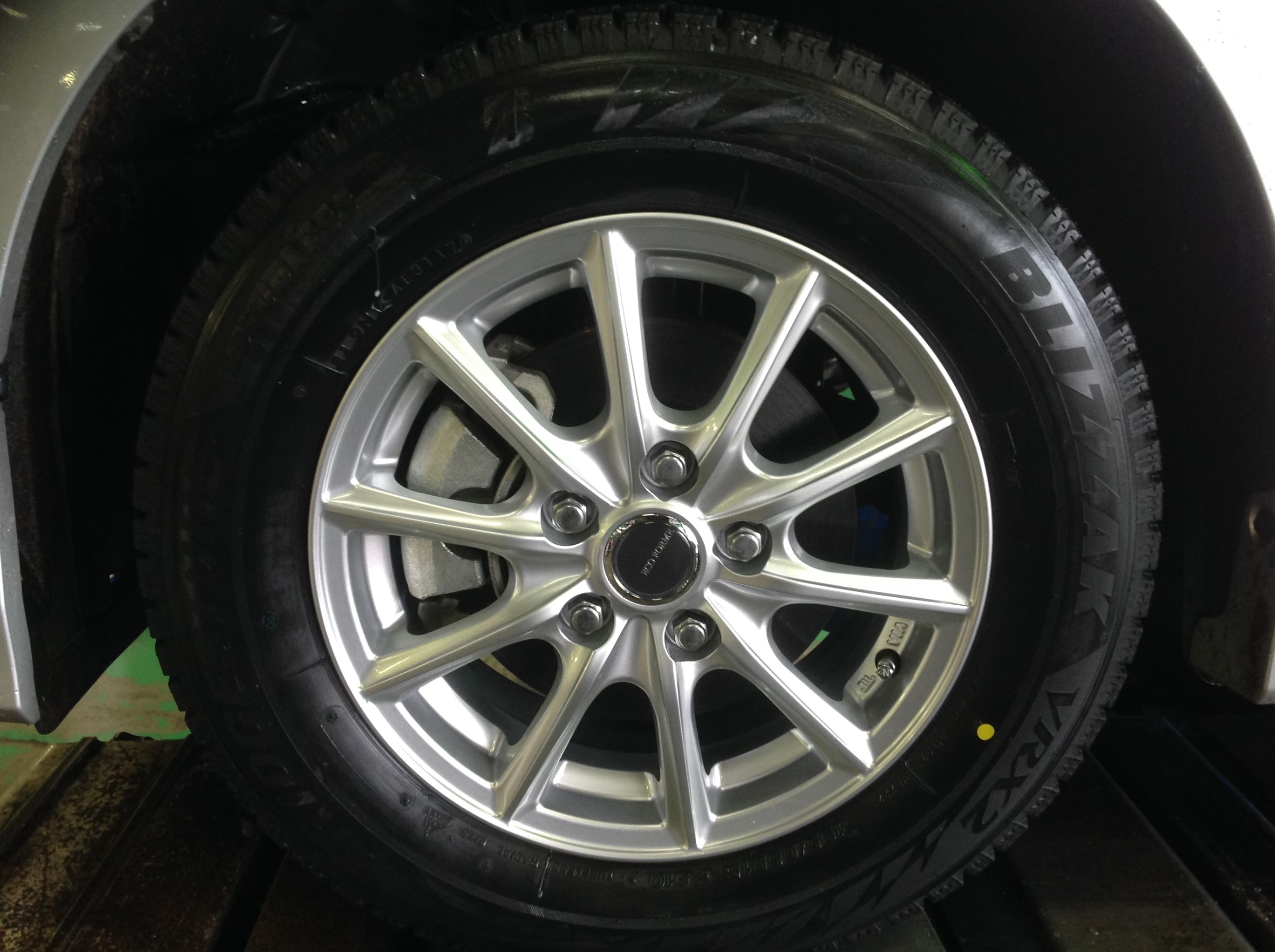 エスクァイア、VRX2アルミセット取付！ | 店舗おススメ情報  