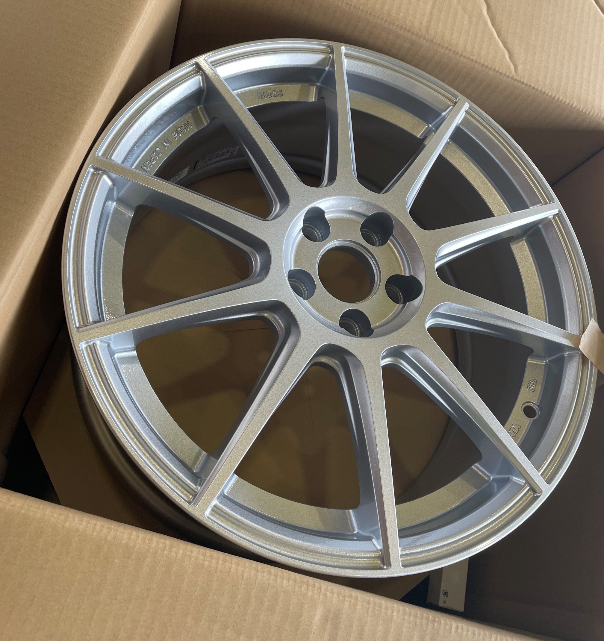 トヨタ カローラツーリング】POTENZA SW010取付 | 店舗おススメ