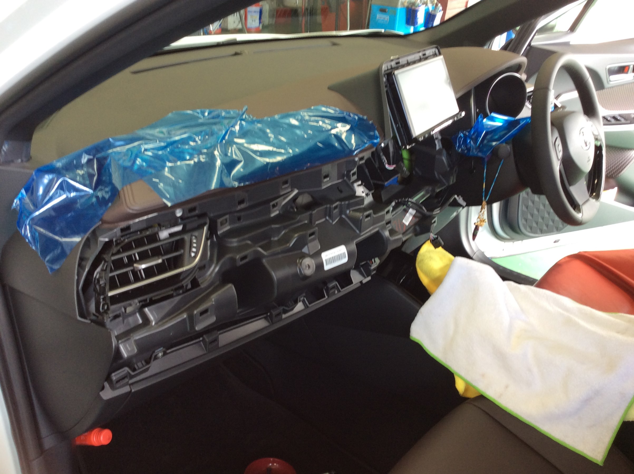 C Hr ドライブレコーダー取り付け トヨタ C Hr Av ナビ機器 カー用品取付 Av商品取付 サービス事例 タイヤ館 宇都宮西 タイヤからはじまる トータルカーメンテナンス タイヤ館グループ