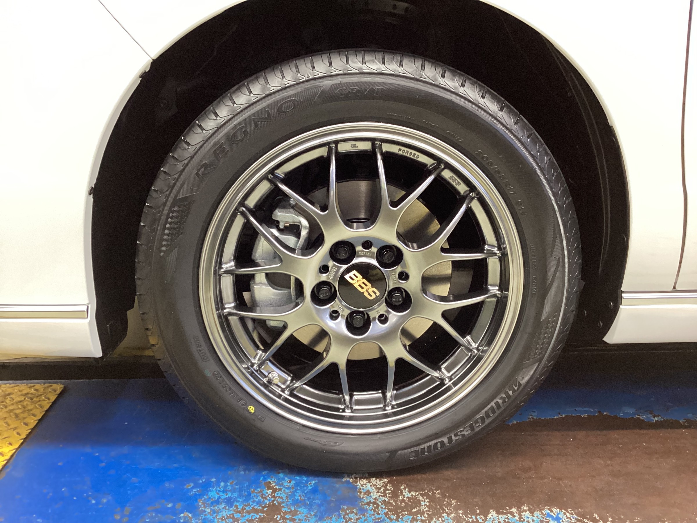 Yasuaki BOB Suzuki | BBS LMをセンターロック風にするKITを発見