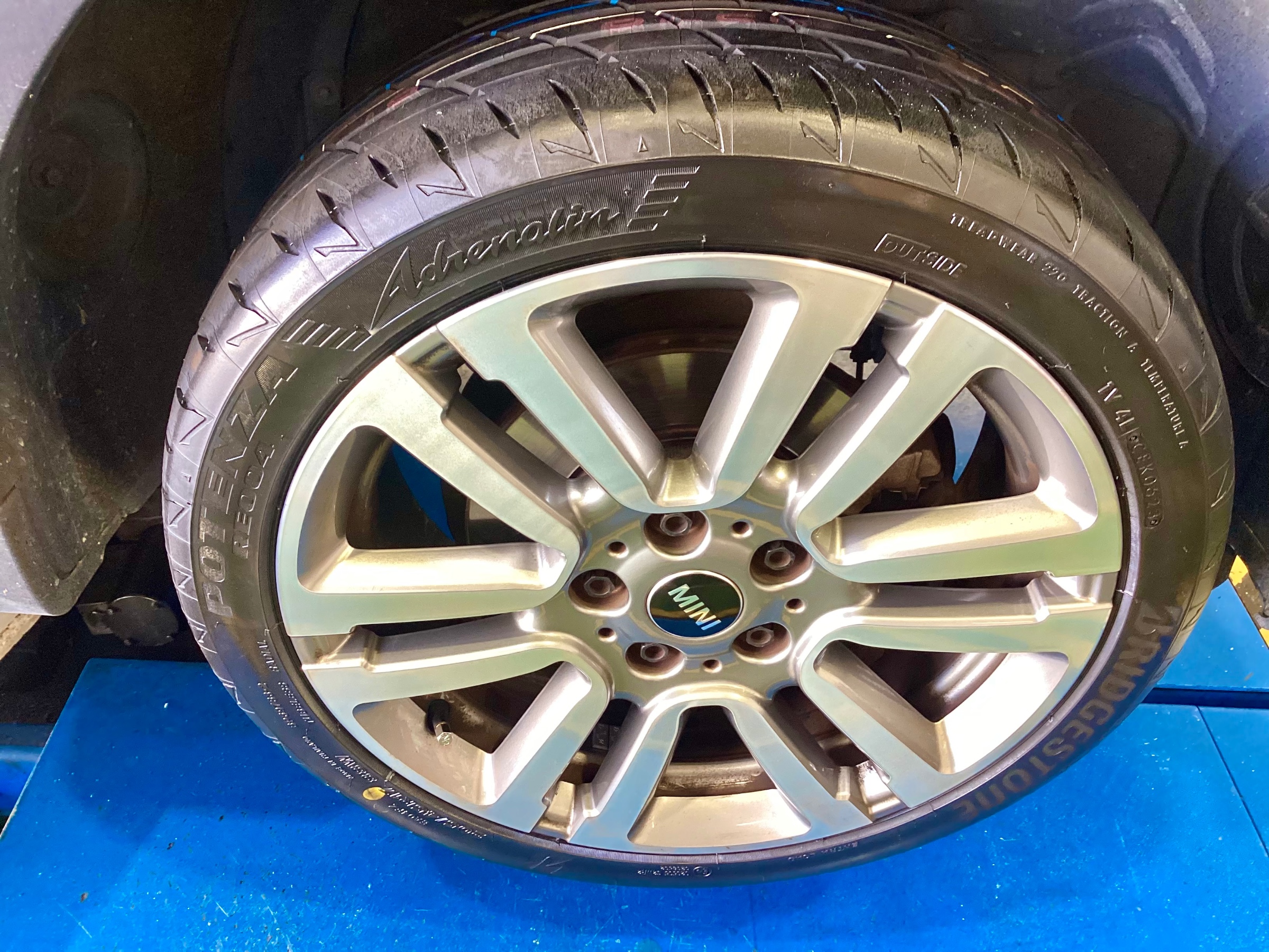 タイヤ交換対象】MINI ミニ F55/F56用 スタッドレス ブリヂストン