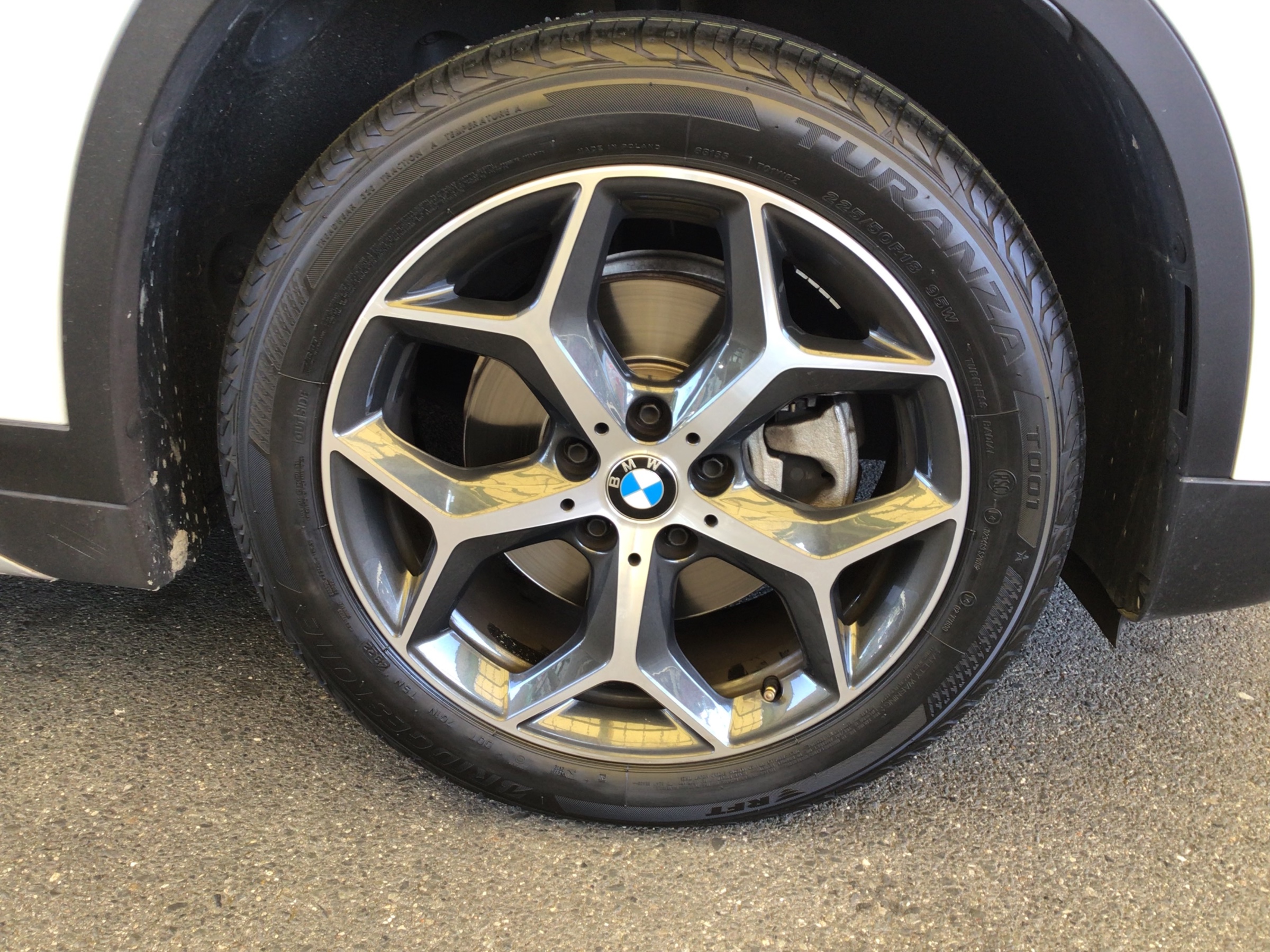 BMW X1 タイヤ交換 | 店舗おススメ情報 | タイヤ館 茨木（大阪府）