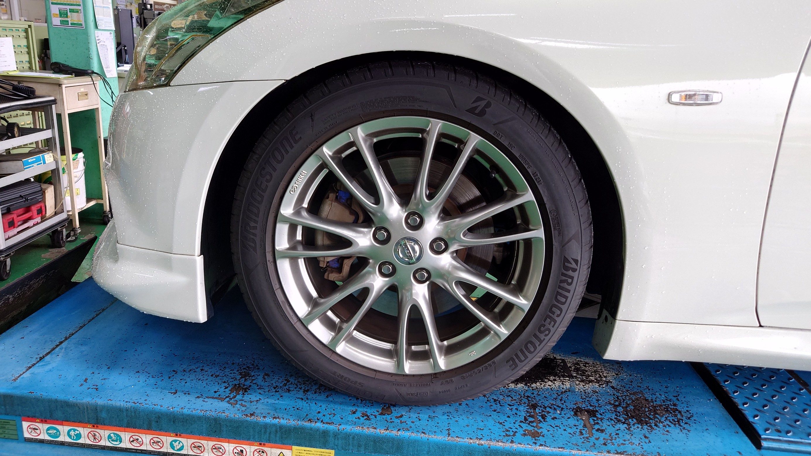 スカイライン【V36】にウェッズスポーツSA-25Rを装着しました！ | 日産
