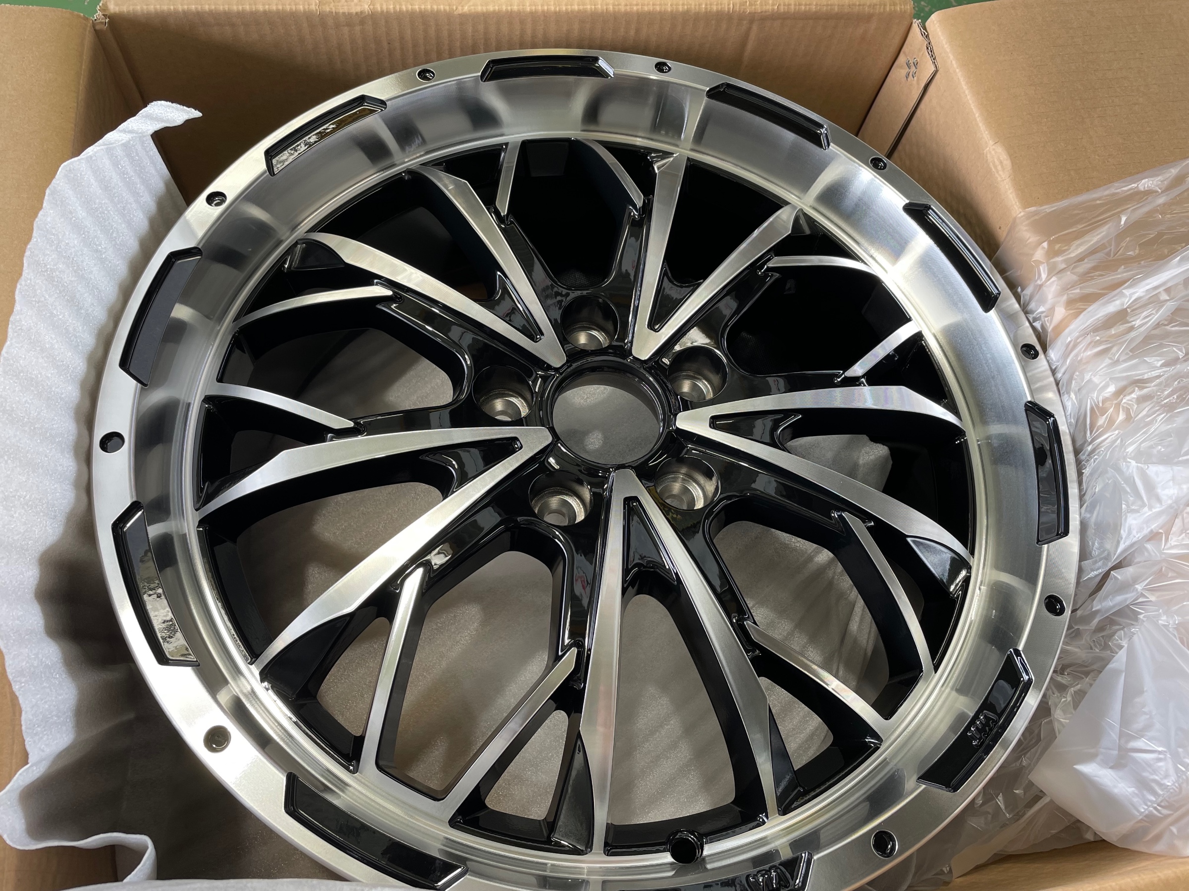 non♥︎即購入歓迎専用 新品・未使用　Har 18金M Initial ダイヤ スタッドレス4本セット ナンカン 18インチ 【公式通販】