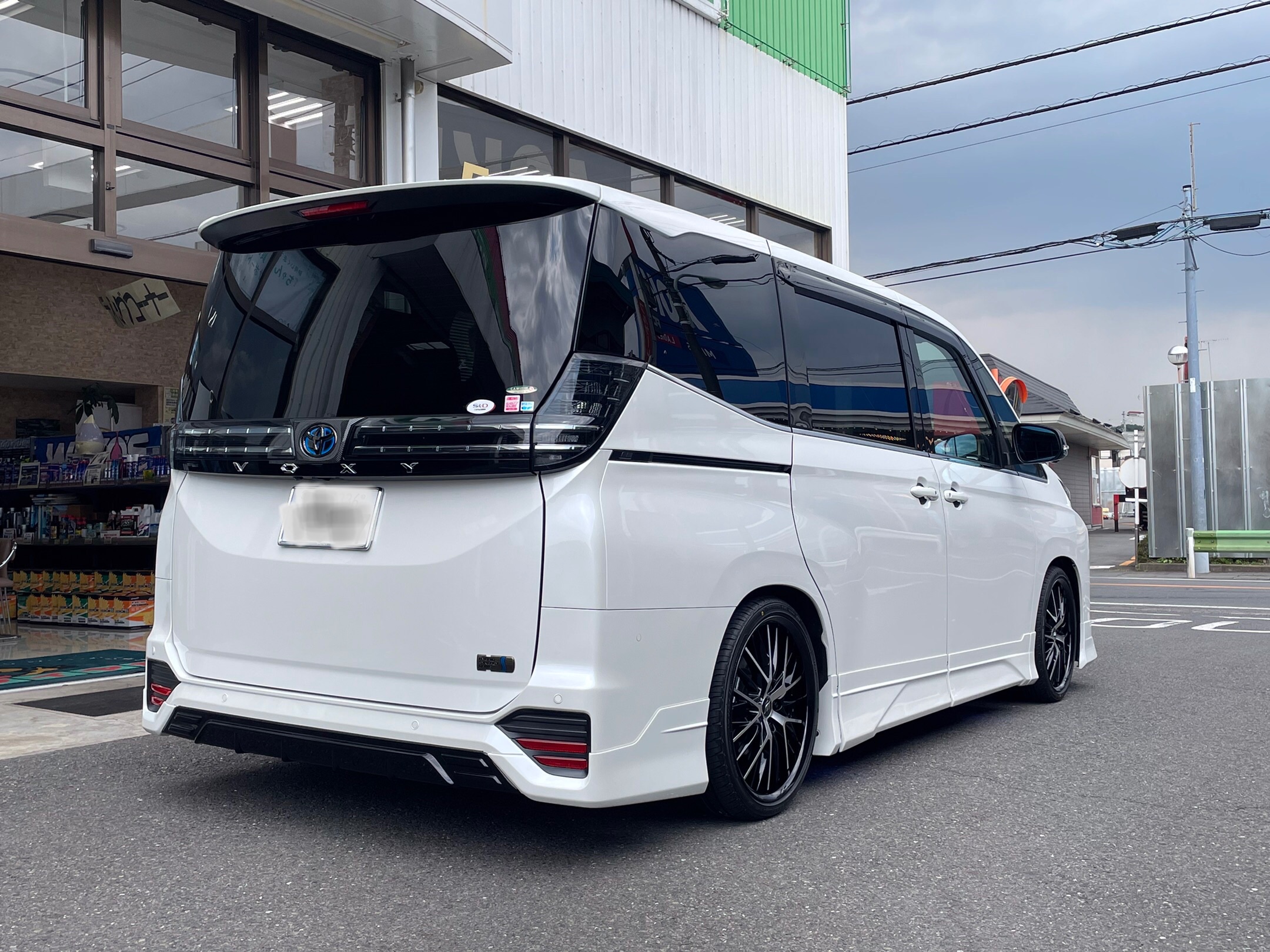 90VOXY、RSRサス、WORKシュバートSG2 19インチ装着です♫ | 店舗
