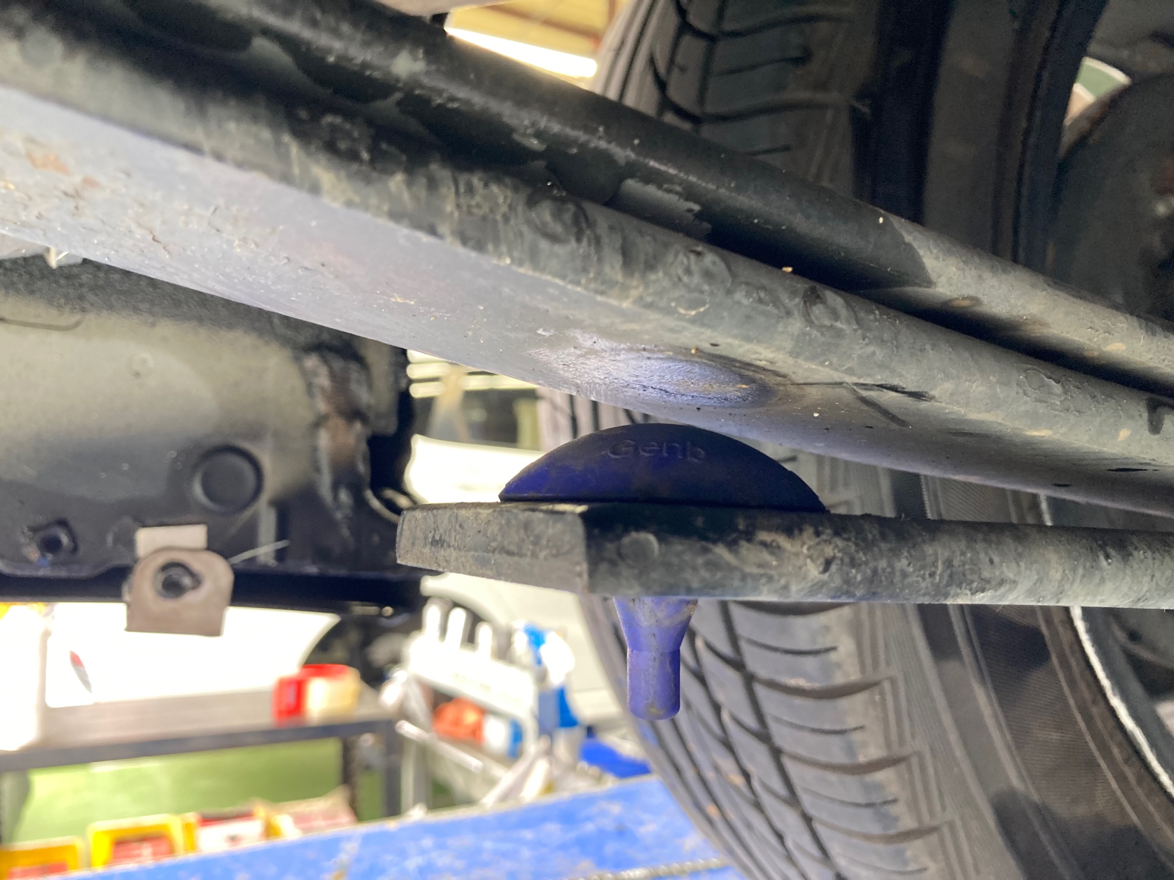 日産・NV350キャラバン・E26】玄武のダウンブロックキットで1