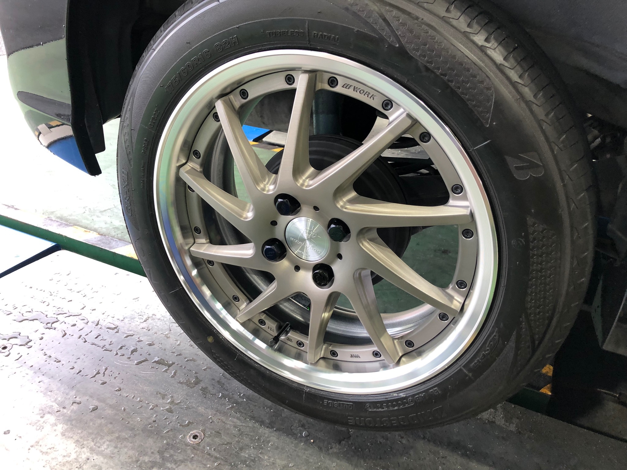 スズキ MA36S ソリオにWORK RIZALTADO SPOKE TT マットグレー