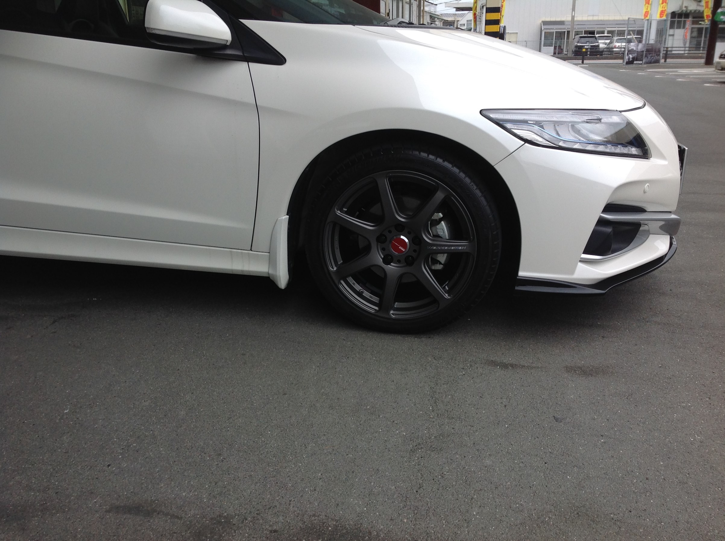 ホンダｃｒ ｚ ホイール交換 サービス事例 タイヤ館 磐田 タイヤからはじまる トータルカーメンテナンス タイヤ館グループ