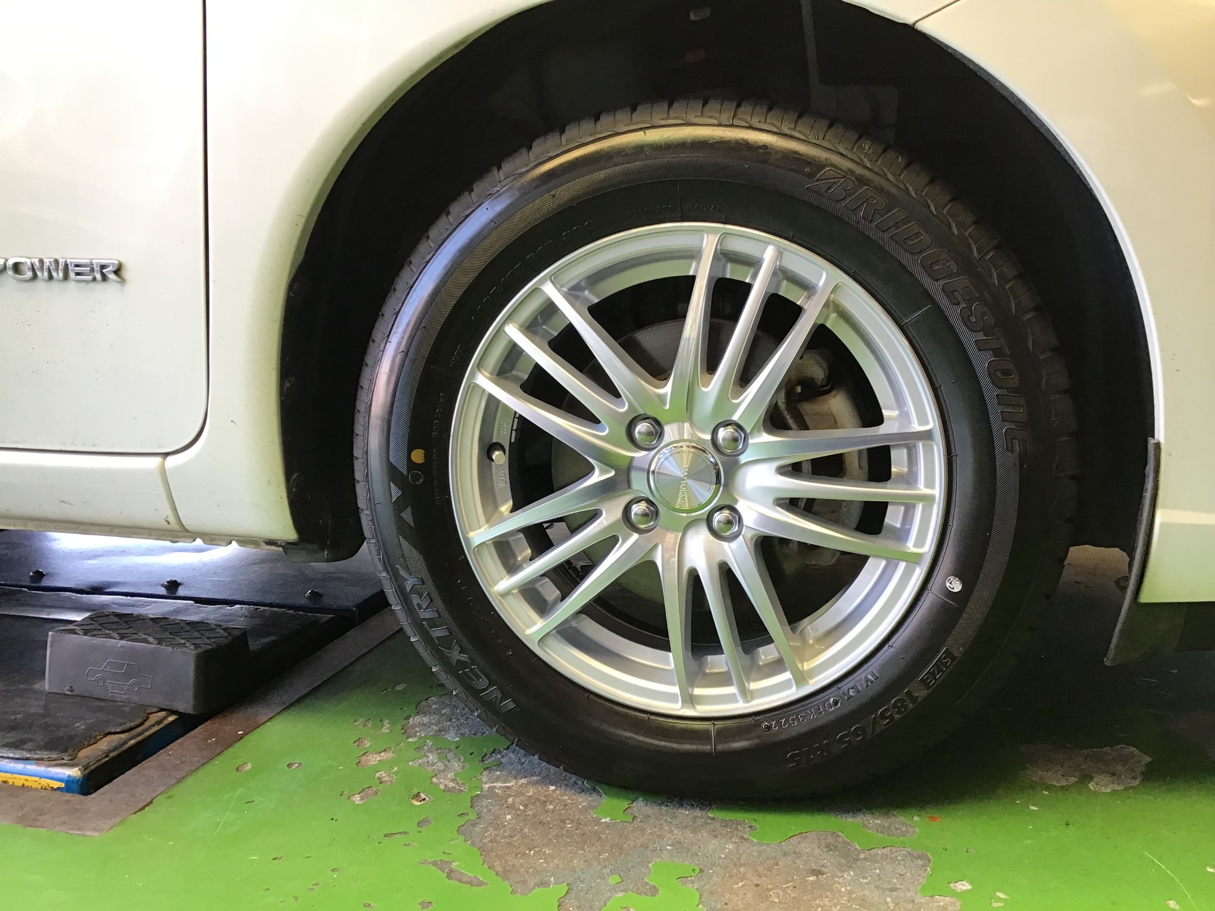 日産ノートＥ１２アルミホィール 楽天市場】日産 ノート E12（リム径（インチ）15）（ホイール