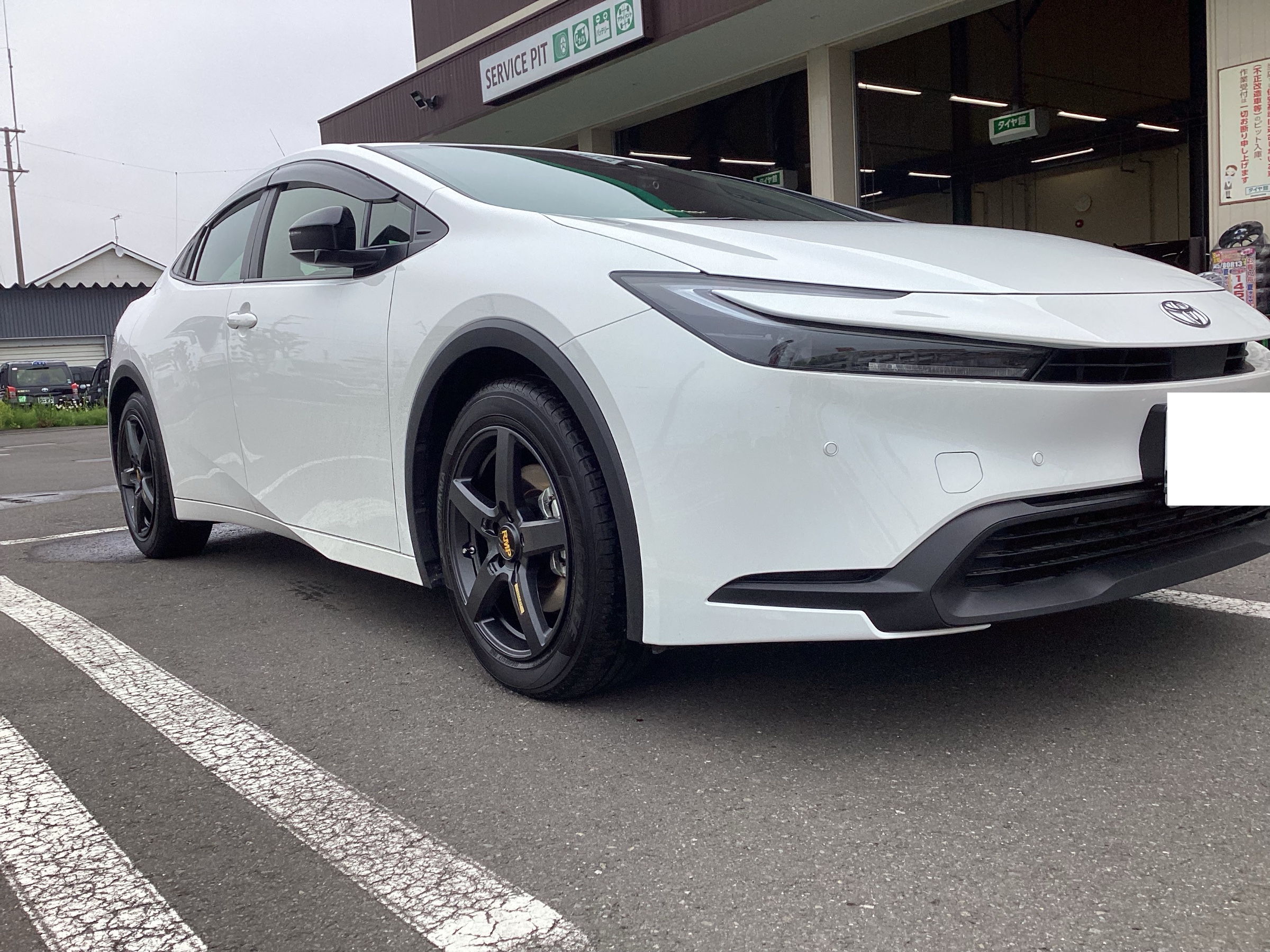 プリウスにホイール装着（RMP 050F 17インチ） | 店舗おススメ情報