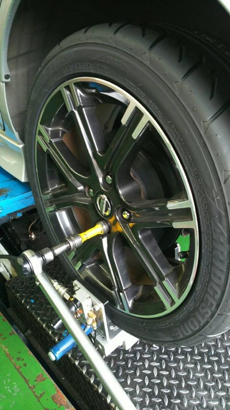 マーチNISMO ポテンザRE-71R 取り付け | 店舗おススメ情報 | タイヤ館