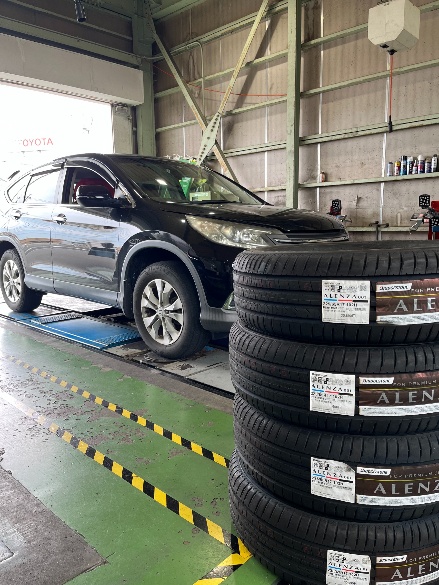 ホンダ CRV 】タイヤ交換・アライメント ホンダ CRV タイヤ タイヤ・ホイール関連 > タイヤ・ホイール交換 サービス事例