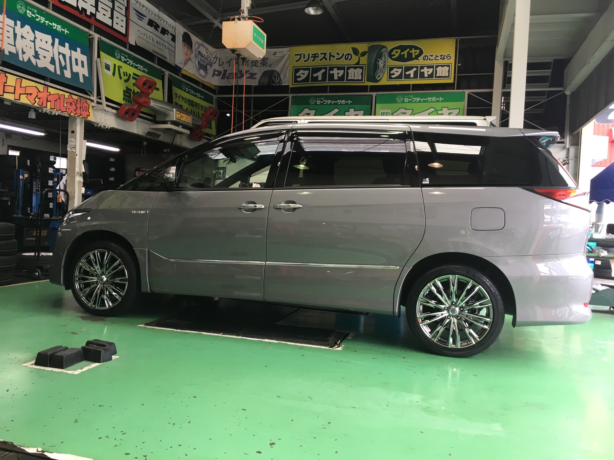トヨタエスティマ レイズ ベルサス 19インチ アルミホイール取り付け 取り付け 施工事例集 タイヤ館 福岡西 タイヤからはじまる トータルカーメンテナンス タイヤ館グループ