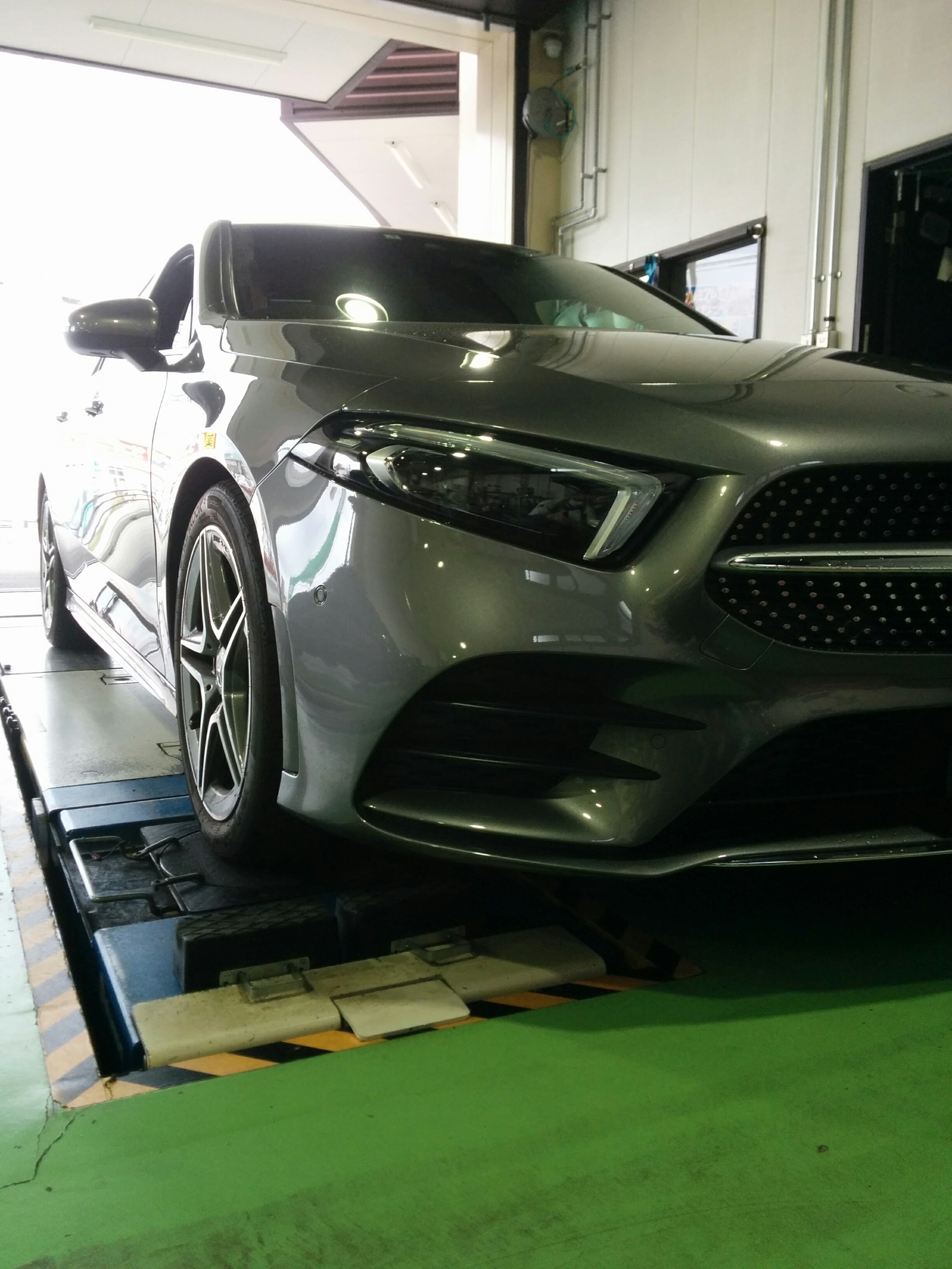 ☆メルセデス・ベンツ Aクラス☆タイヤ交換 トランザT005 225/45R18 MO