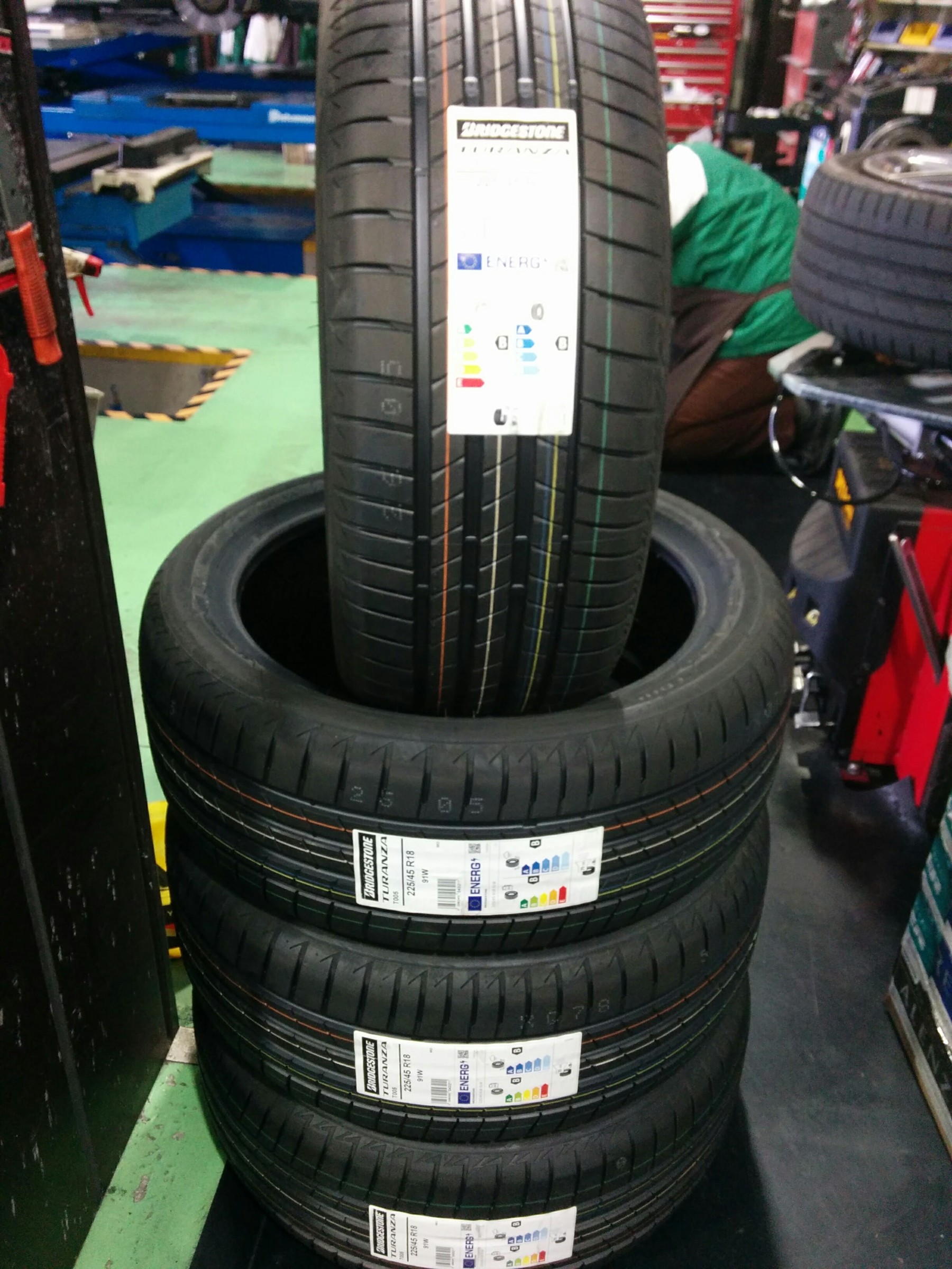 ☆メルセデス・ベンツ Aクラス☆タイヤ交換 トランザT005 225/45R18 MO