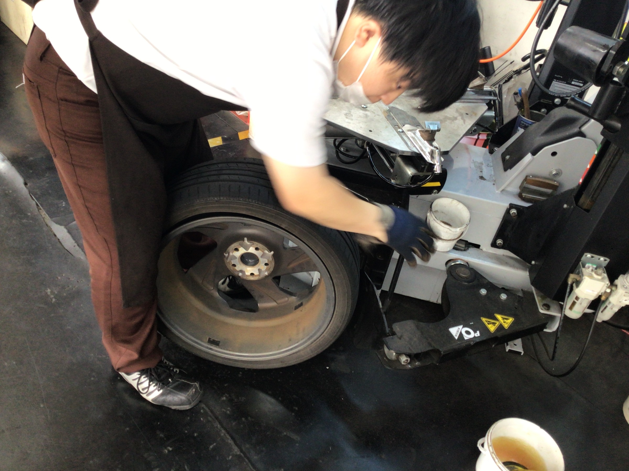 トヨタ　50プリウス　タイヤ交換　215/40R18　デイトンDT30