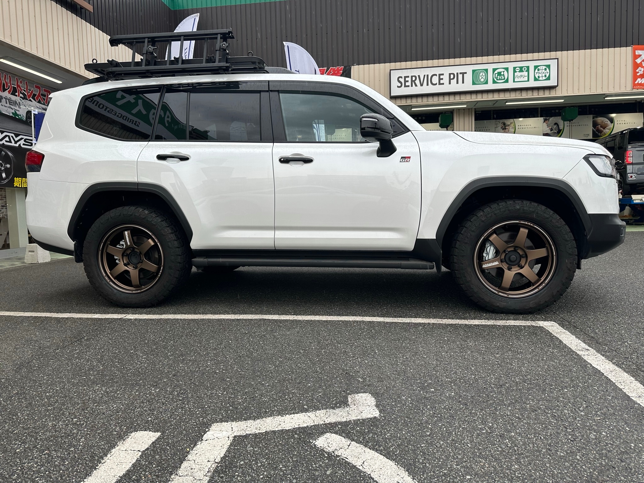 TOYOTA ランドクルーザー300に RAYS VOLK RACING TE37 LARGE PCD20