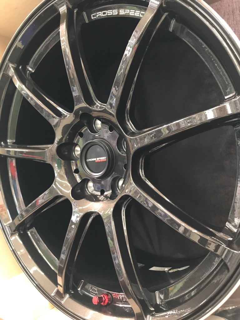 黒いアルミホイールが人気です スタッフ日記 タイヤ館 瀬谷 神奈川県のタイヤ カー用品ショップ タイヤからはじまる トータルカーメンテナンス タイヤ館グループ