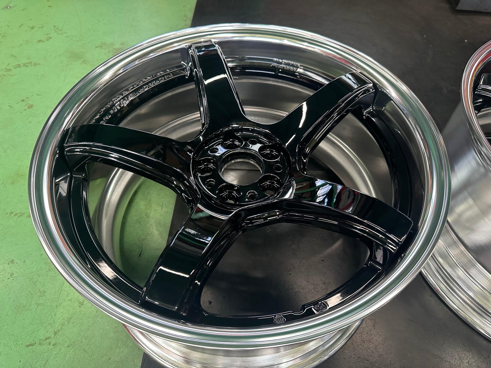 WORK EMOTION T5R 2P 18インチブラックカラー入荷♪ | 店舗お